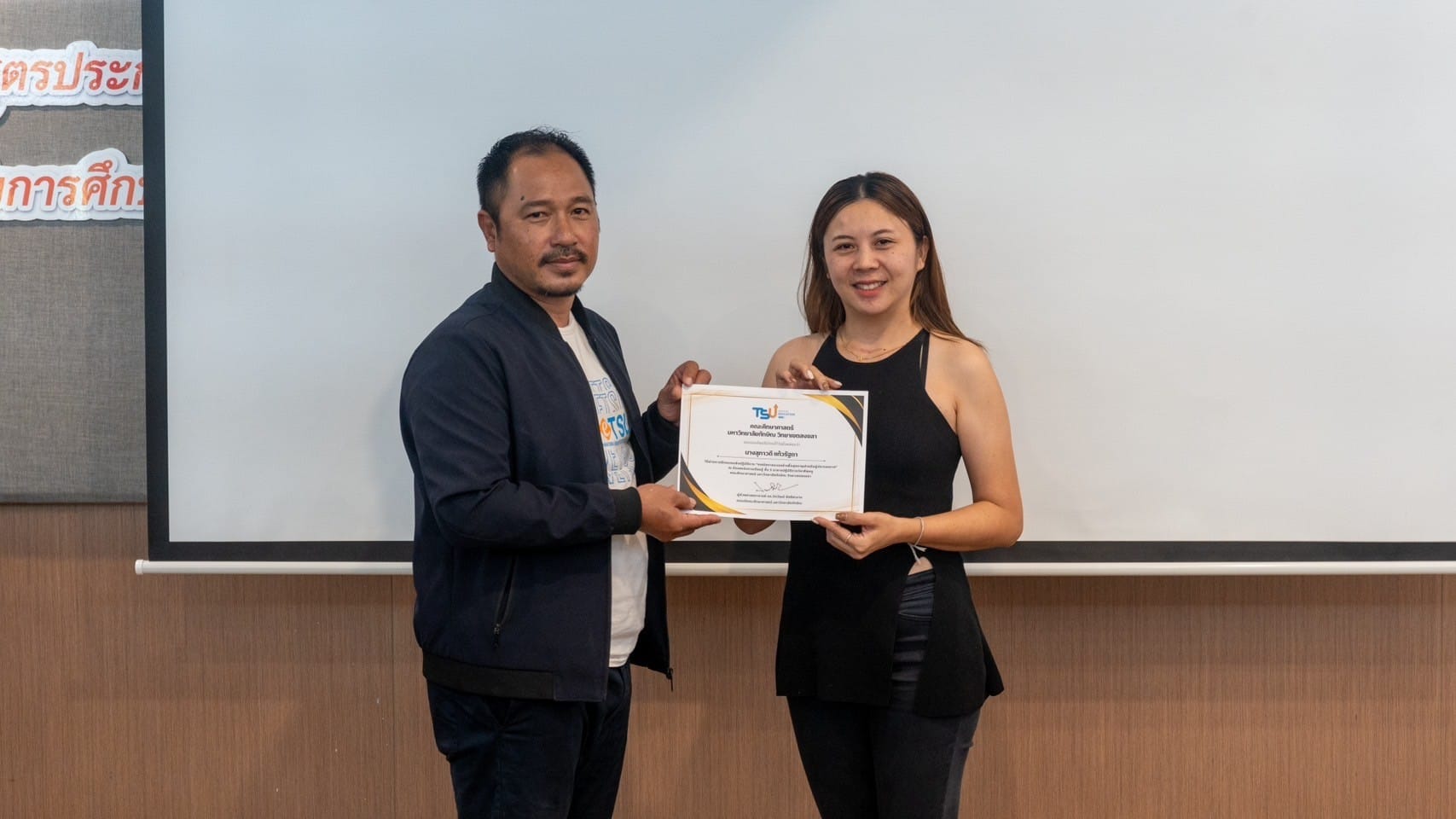 "การอบรม​เชิงปฏิบัติการ​ เทคนิคนวดหน้า เพื่อสุขภาพ​สำหรับ​ผู้​ประกอบการ"  โครงการ​เรียน​รู้ตลอดชีวิต