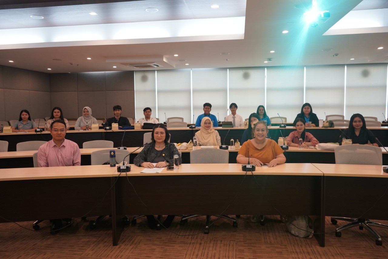 งานประชุมนำเสนองานวิชาการ   "Navigating Human Action by Pro-Environment  Movement with Simple Precautions" ของ Universitas Jayabaya ประเทศอินโดนีเซีย