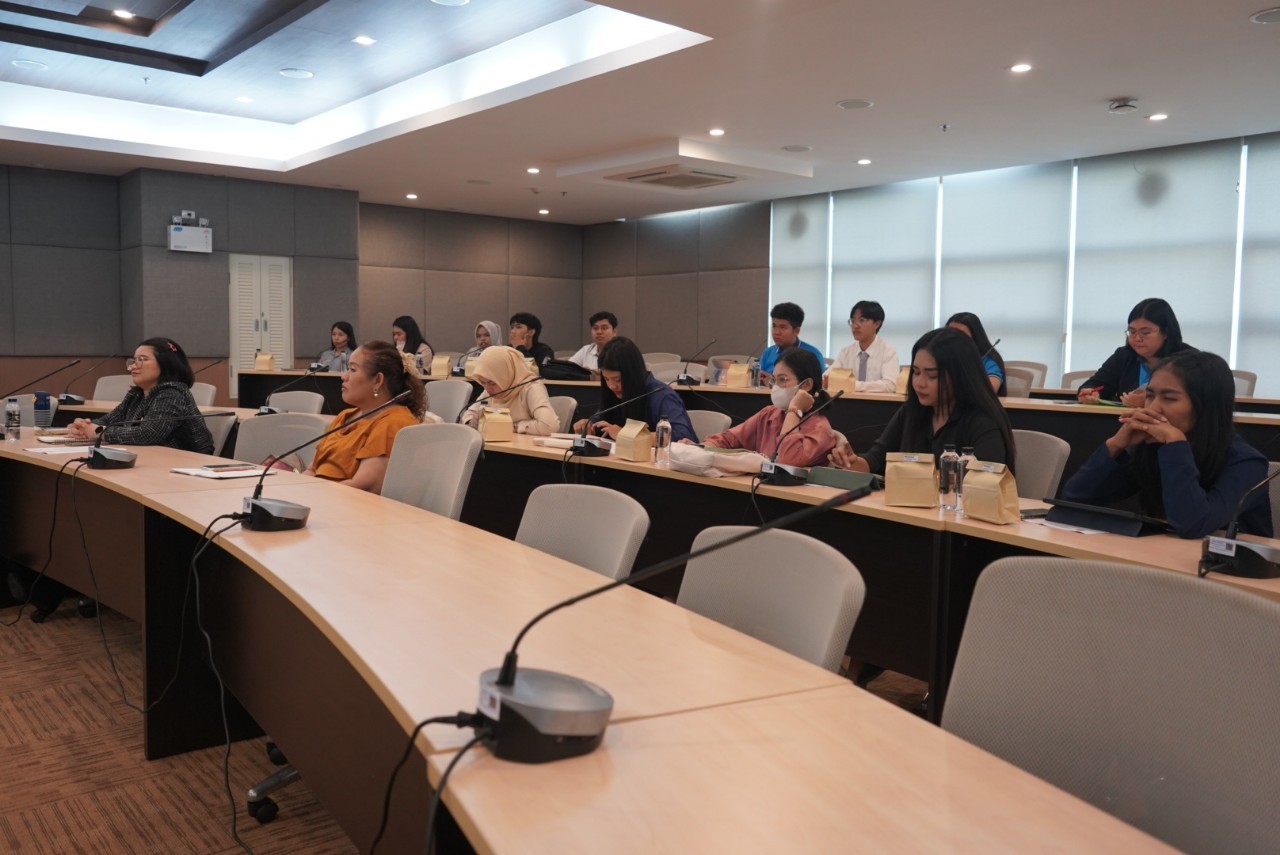 งานประชุมนำเสนองานวิชาการ   "Navigating Human Action by Pro-Environment  Movement with Simple Precautions" ของ Universitas Jayabaya ประเทศอินโดนีเซีย