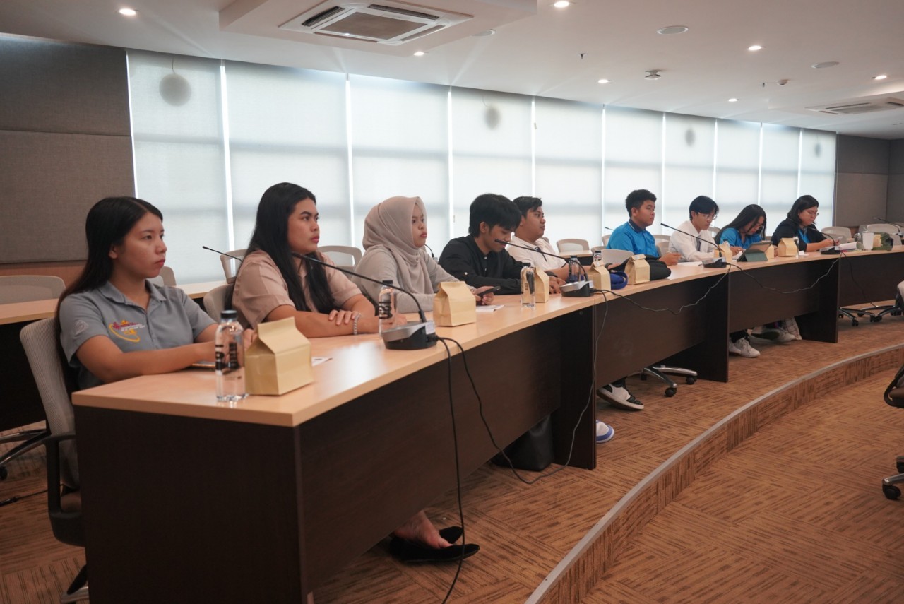 งานประชุมนำเสนองานวิชาการ   "Navigating Human Action by Pro-Environment  Movement with Simple Precautions" ของ Universitas Jayabaya ประเทศอินโดนีเซีย