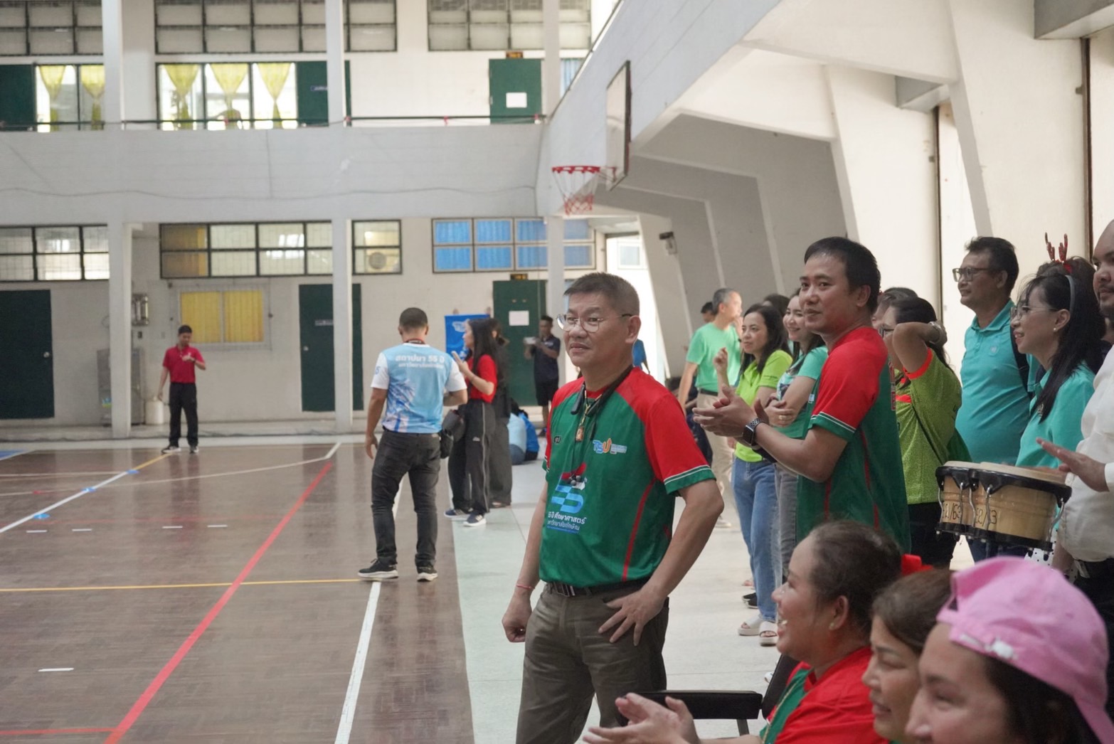 การแข่งขันกีฬาสานสัมพันธ์ ระหว่างผู้บริหารและบุคลากร  ณ โรงยิมฯ มหาวิทยาลัยทักษิณ