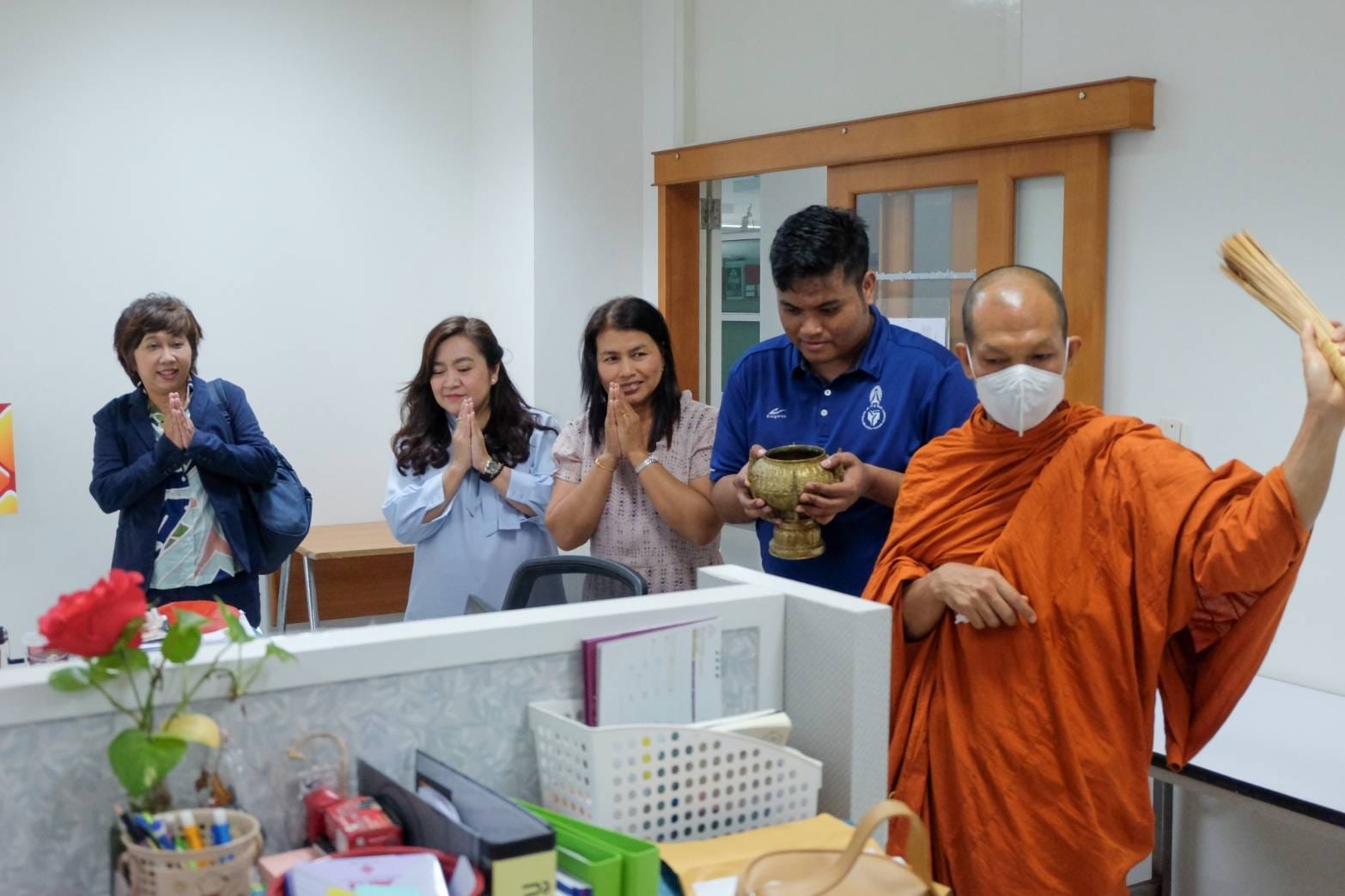 ผู้บริหาร​ คณาจารย์​ บุคลากร​ และนิสิต คณะศึกษา​ศาสตร์​  ร่วมทำบุญ โดยหลักสูตร กศ.บ. สาขาวิชาการศึกษา วิชาเอกการประถมศึกษา แผนสำหรับครู ตชด.