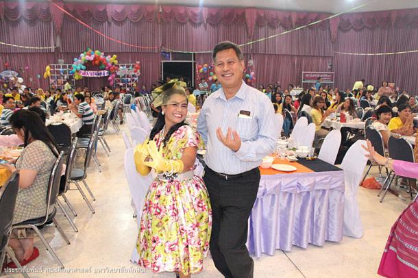 ผู้บริหาร คณาจารย์ และบุคลากร คณะศึกษาศาสตร์ ร่วมงานสังสรรส่งท้ายปีเก่า ต้อนรับปีใหม่ 2558