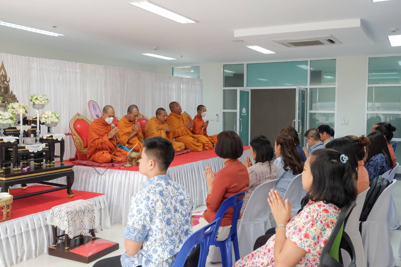 ผู้บริหาร​ คณาจารย์​ บุคลากร​ และนิสิต คณะศึกษา​ศาสตร์​  ร่วมทำบุญ โดยหลักสูตร กศ.บ. สาขาวิชาการศึกษา วิชาเอกการประถมศึกษา แผนสำหรับครู ตชด.