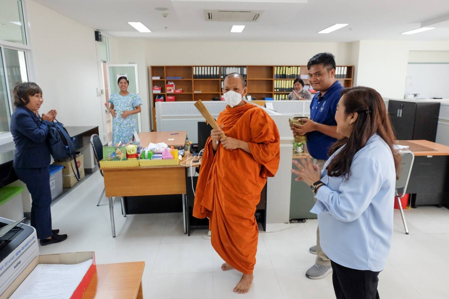 ผู้บริหาร​ คณาจารย์​ บุคลากร​ และนิสิต คณะศึกษา​ศาสตร์​  ร่วมทำบุญ โดยหลักสูตร กศ.บ. สาขาวิชาการศึกษา วิชาเอกการประถมศึกษา แผนสำหรับครู ตชด.