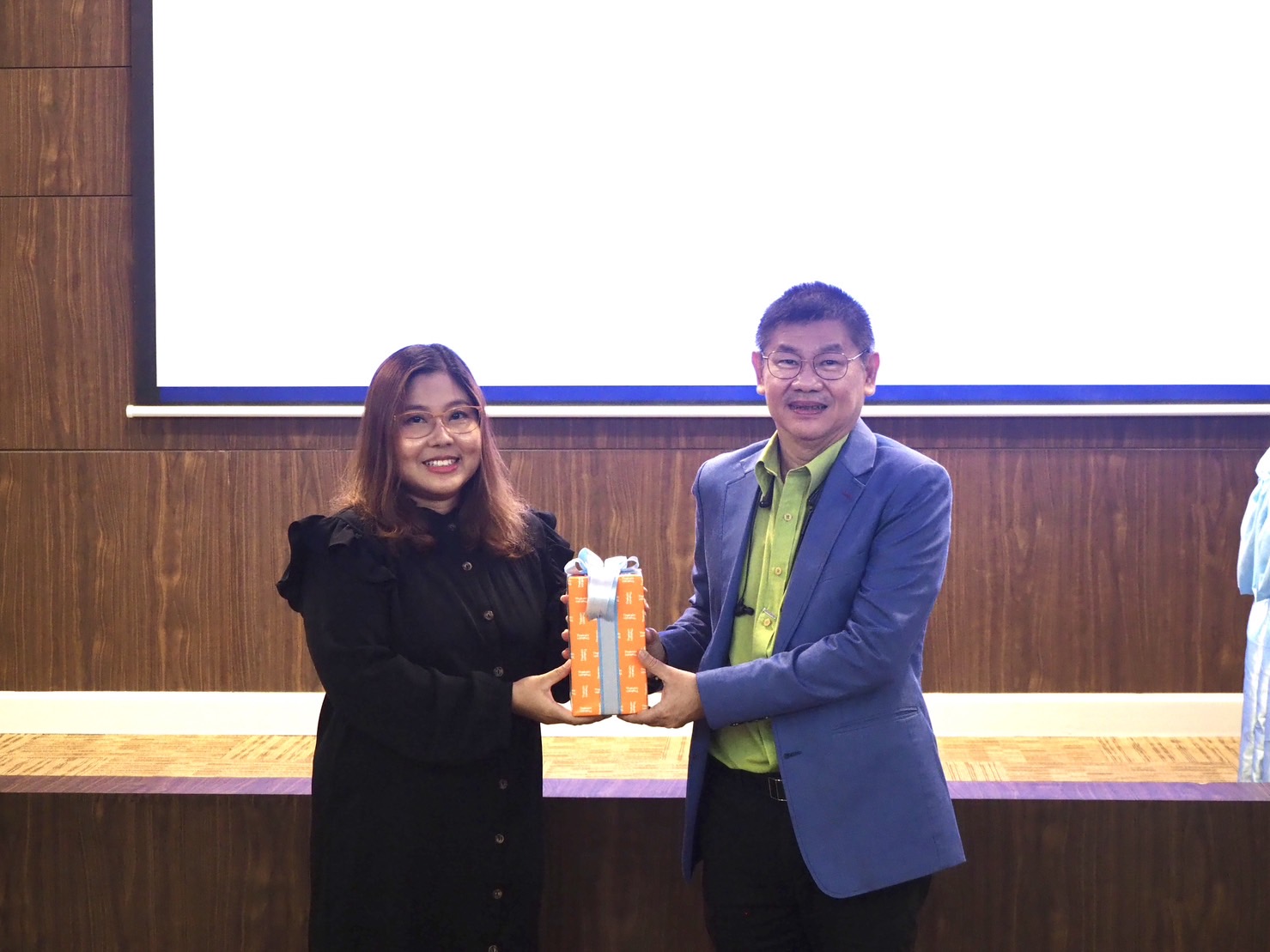 นิทรรศการโครงการความร่วมมือ การแสดงผลงานศิลปะของนิสิตศิลปศึกษา ปีการศึกษา 2566