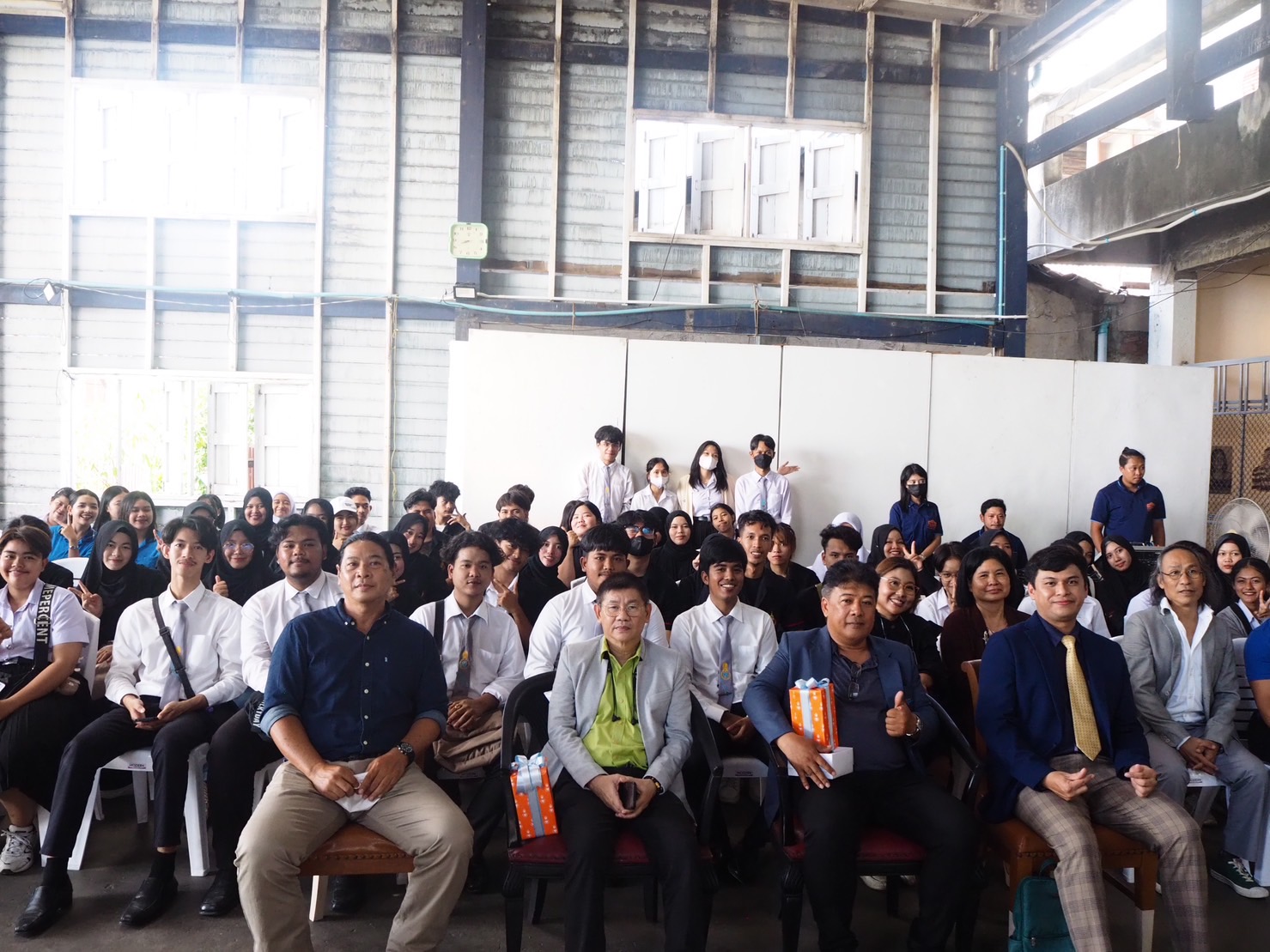 นิทรรศการโครงการความร่วมมือ การแสดงผลงานศิลปะของนิสิตศิลปศึกษา ปีการศึกษา 2566