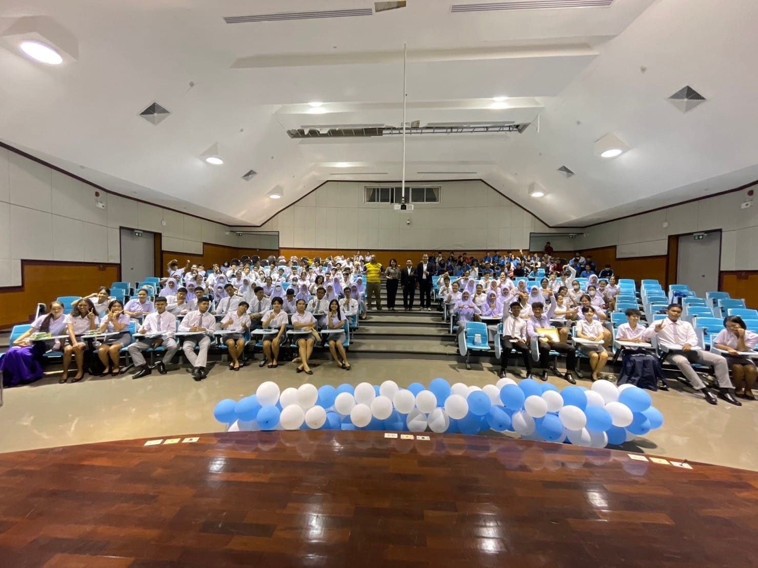 วันครู​แห่งชาติ "สืบสานคุรุคารวะ​วัฒนธรรม​" (วัฒนธรรม​บูชา​พระ​คุณครู​) วิทยาเขตพัทลุง