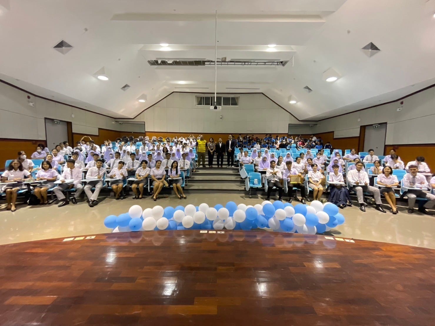 วันครู​แห่งชาติ "สืบสานคุรุคารวะ​วัฒนธรรม​" (วัฒนธรรม​บูชา​พระ​คุณครู​) วิทยาเขตพัทลุง