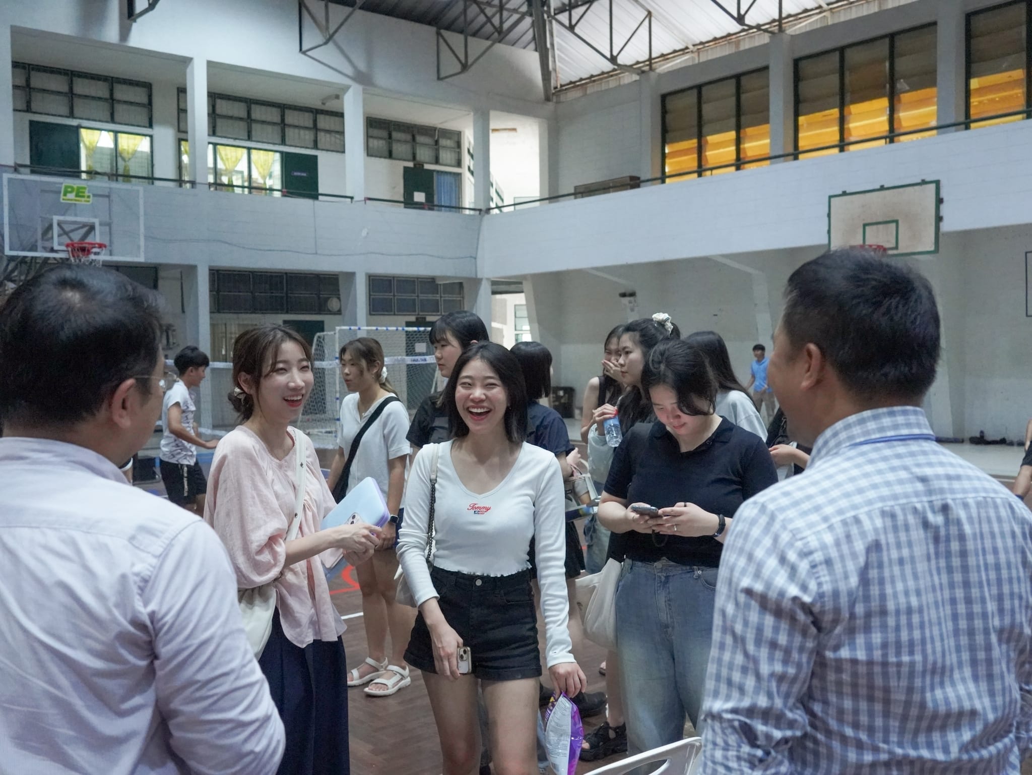 นักศึกษา​ MYONGJI​ University​ Korea ชมการสาธิต​การเล่นเซปักตะกร้อ​ โดยนิสิต​สาขาวิชา​พลศึกษา​และ​สุขศึกษา​