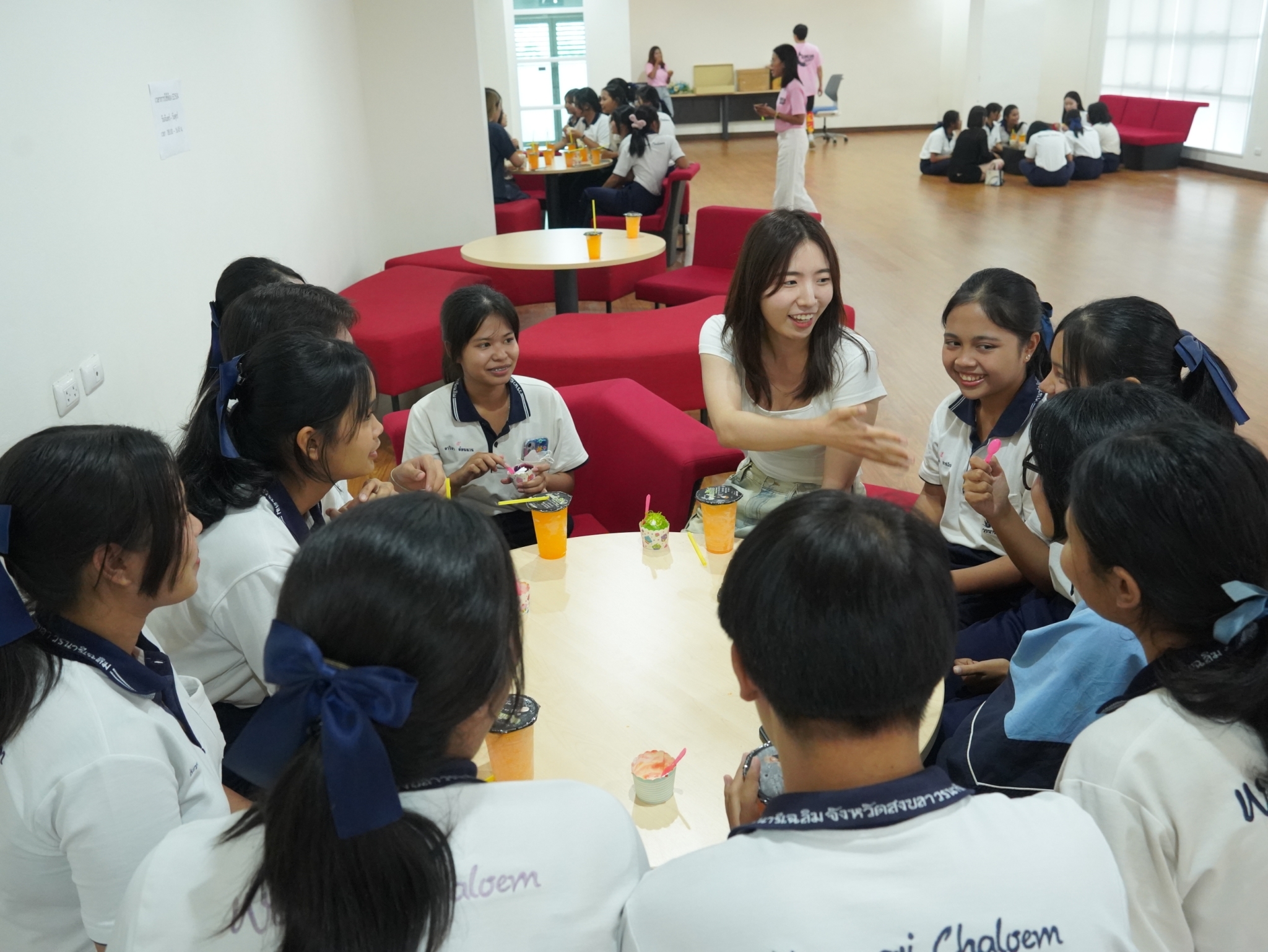 นักศึกษา MYONGJI​ University​ Korea ร่วมกับคณะศึกษาศาสตร์ จัดกิจกรรมการเรียนรู้ให้กับนักเรียน รร.วรนารีเฉลิม