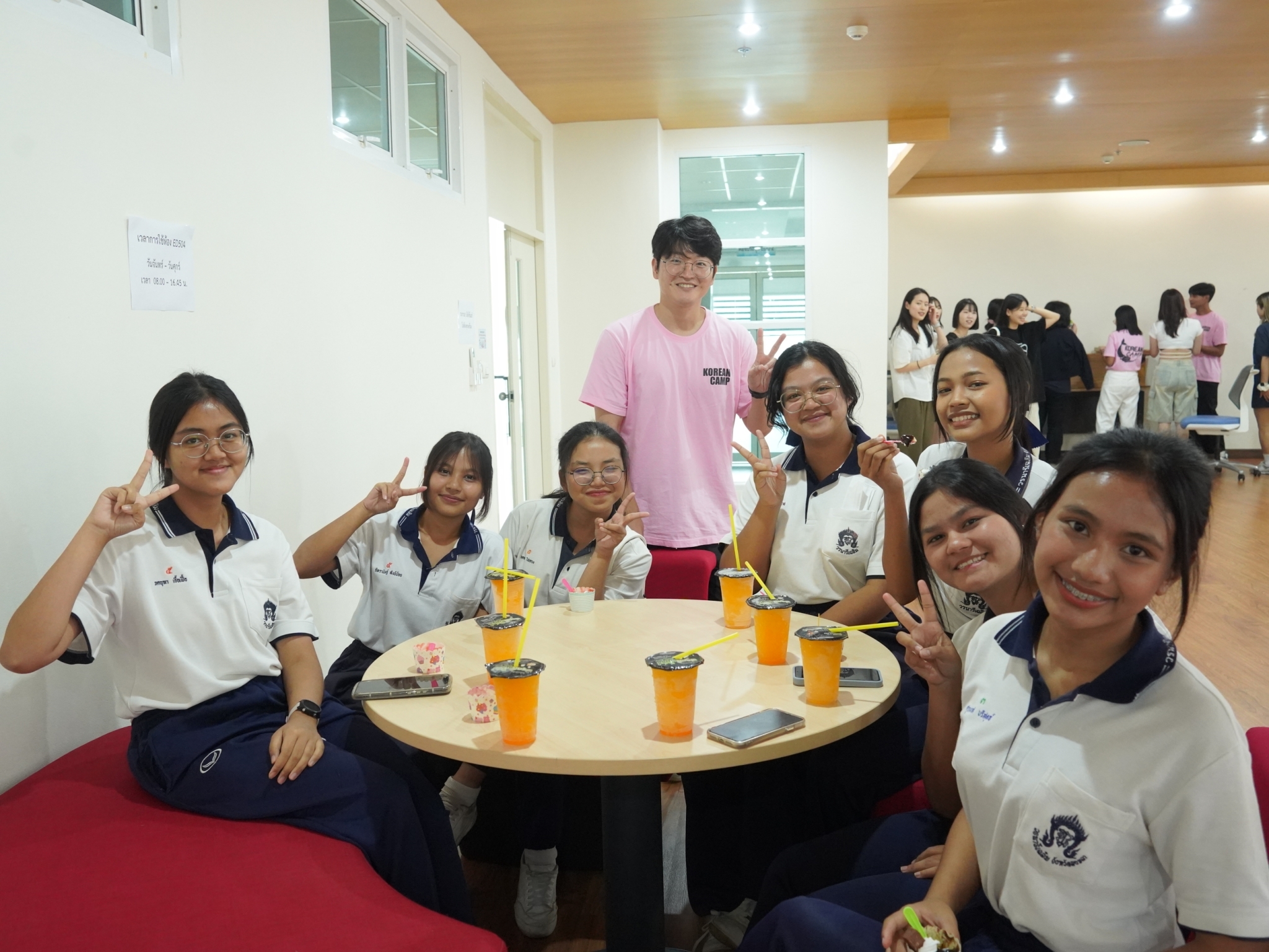 นักศึกษา MYONGJI​ University​ Korea ร่วมกับคณะศึกษาศาสตร์ จัดกิจกรรมการเรียนรู้ให้กับนักเรียน รร.วรนารีเฉลิม