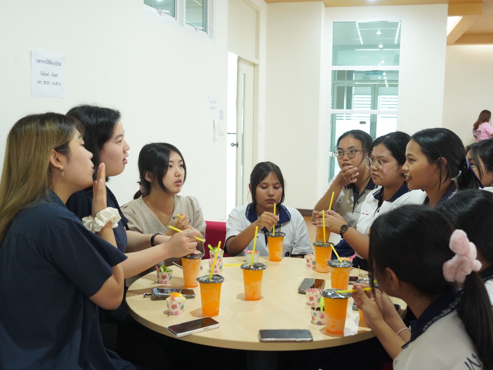 นักศึกษา MYONGJI​ University​ Korea ร่วมกับคณะศึกษาศาสตร์ จัดกิจกรรมการเรียนรู้ให้กับนักเรียน รร.วรนารีเฉลิม