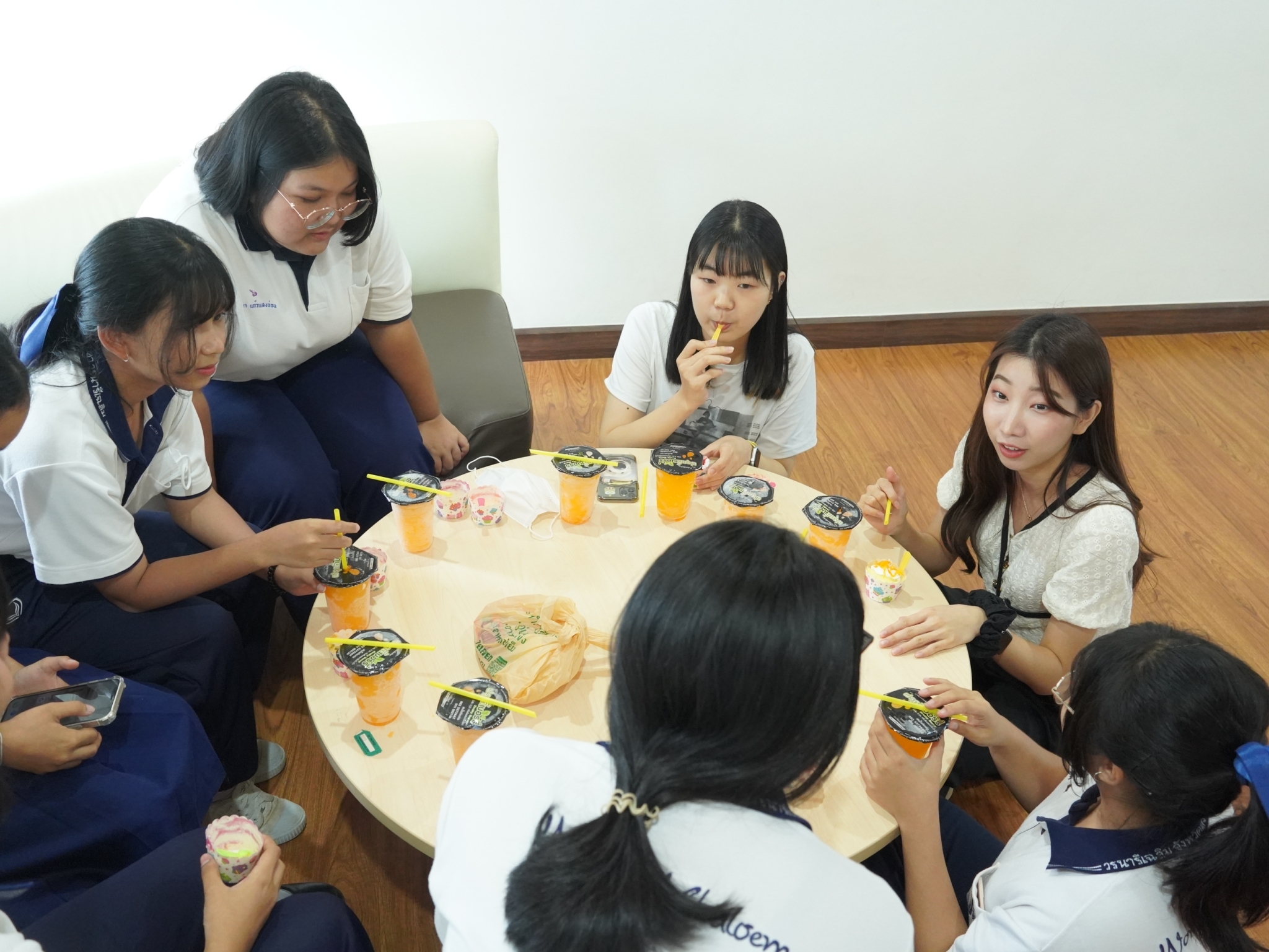 นักศึกษา MYONGJI​ University​ Korea ร่วมกับคณะศึกษาศาสตร์ จัดกิจกรรมการเรียนรู้ให้กับนักเรียน รร.วรนารีเฉลิม