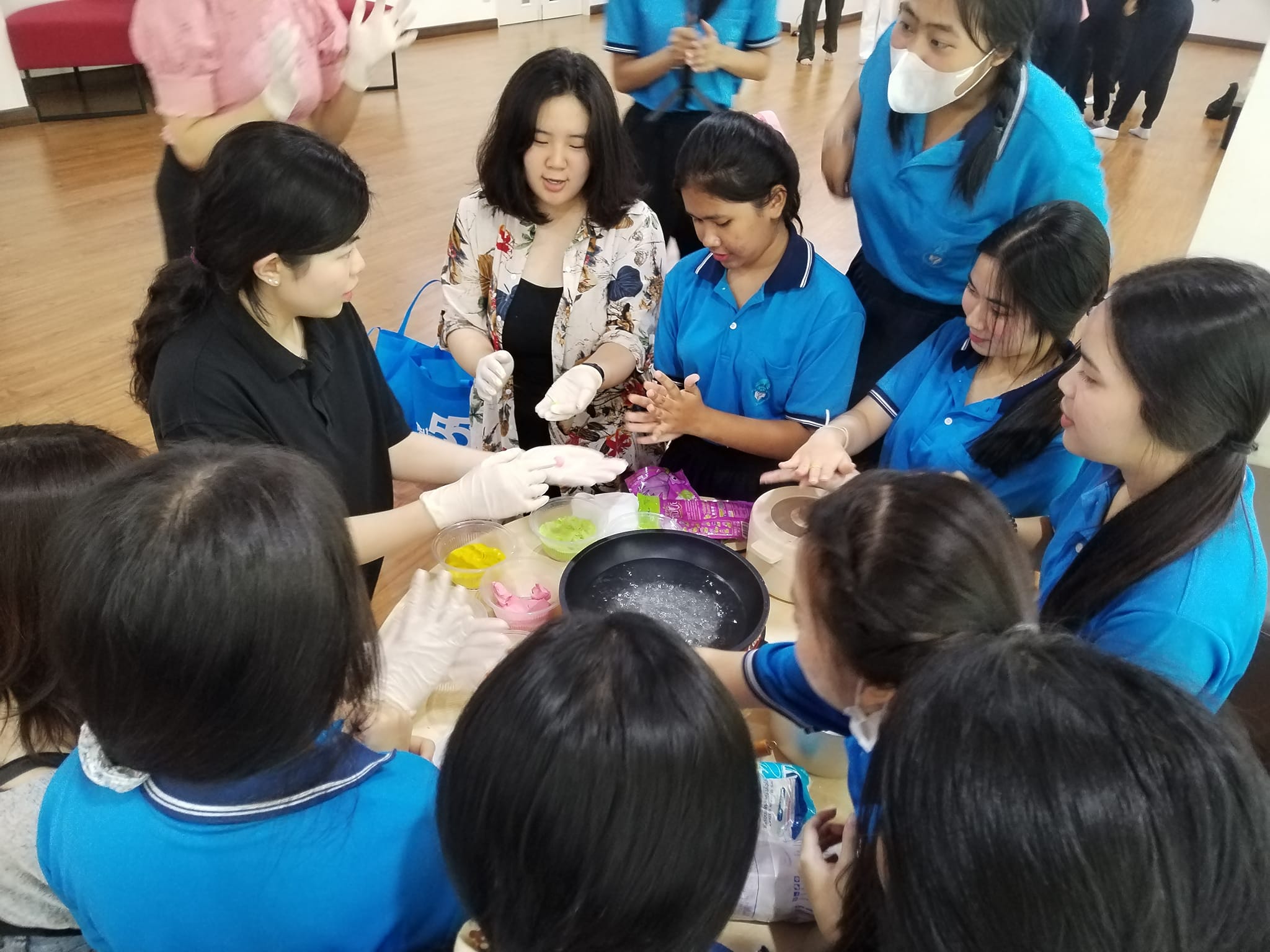 ผู้ช่วยศาสตราจารย์ ดร.ชัชวีร์ แก้วมณี ให้ความรู้และอำนวยการจัดกิจกรรม การเรียนรู้ให้กับนักศึกษา MYONGJI​ University​ Korea