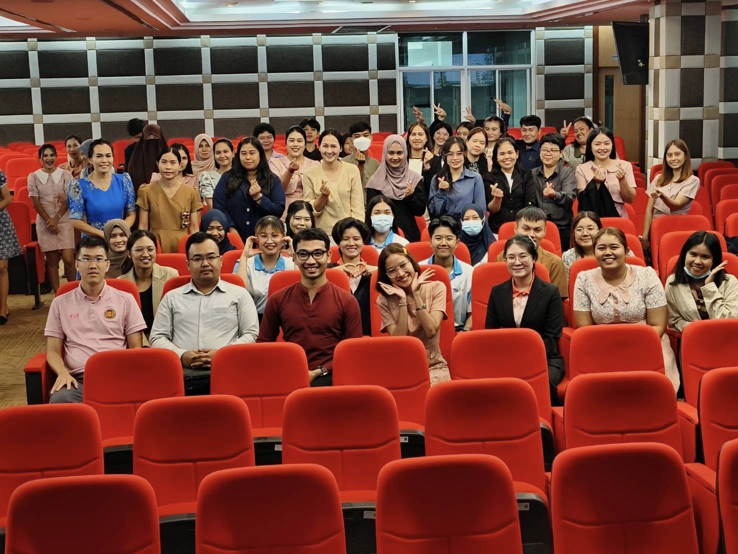 อบรมเชิงปฏิบัติการ  "การ​จัดการ​เรียน​รู้เชิงรุก"  (Active Learning) โดย นางสุนันทา สุวรรณ​ะ