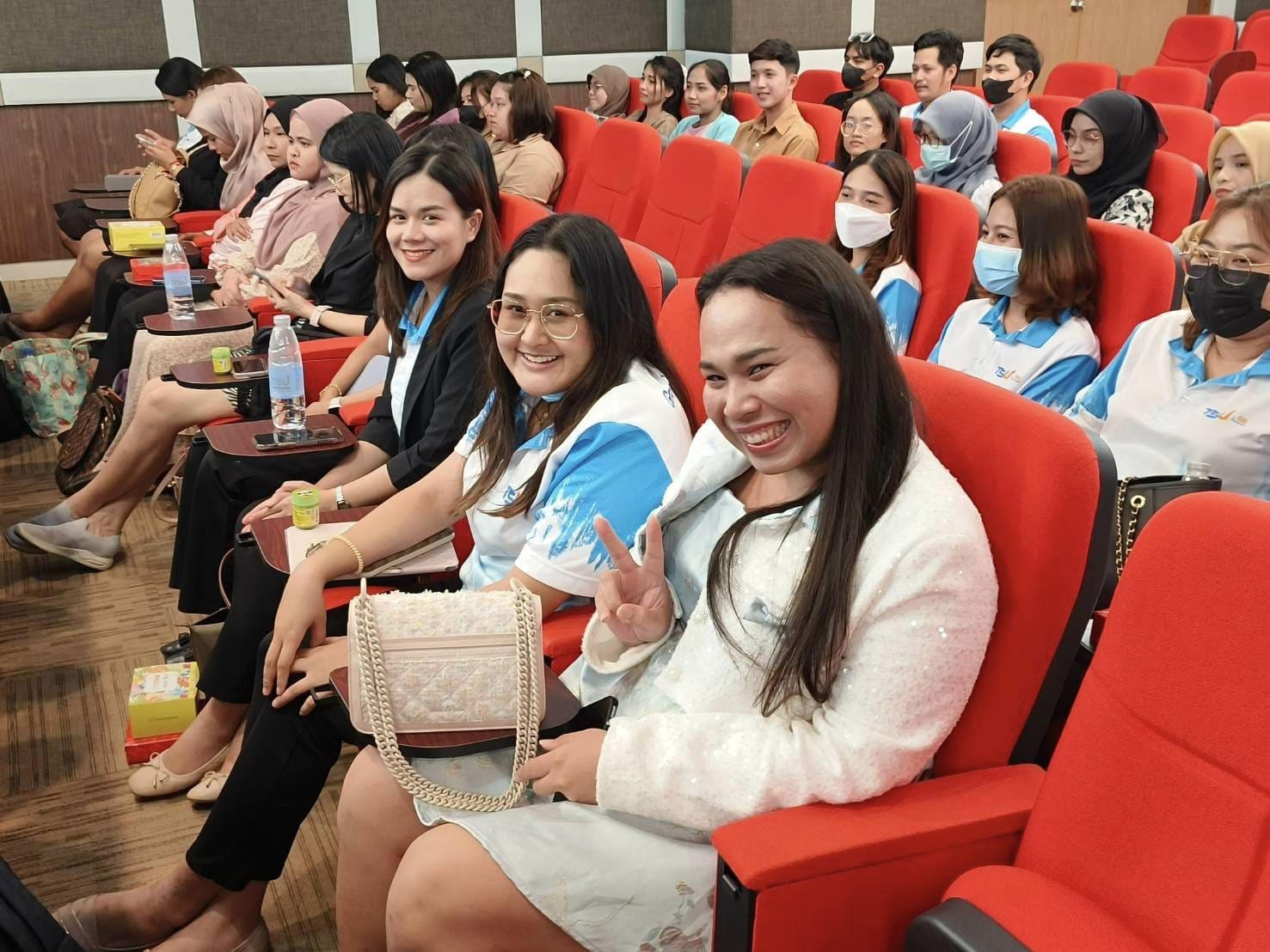 อบรมเชิงปฏิบัติการ  "การ​จัดการ​เรียน​รู้เชิงรุก"  (Active Learning) โดย นางสุนันทา สุวรรณ​ะ