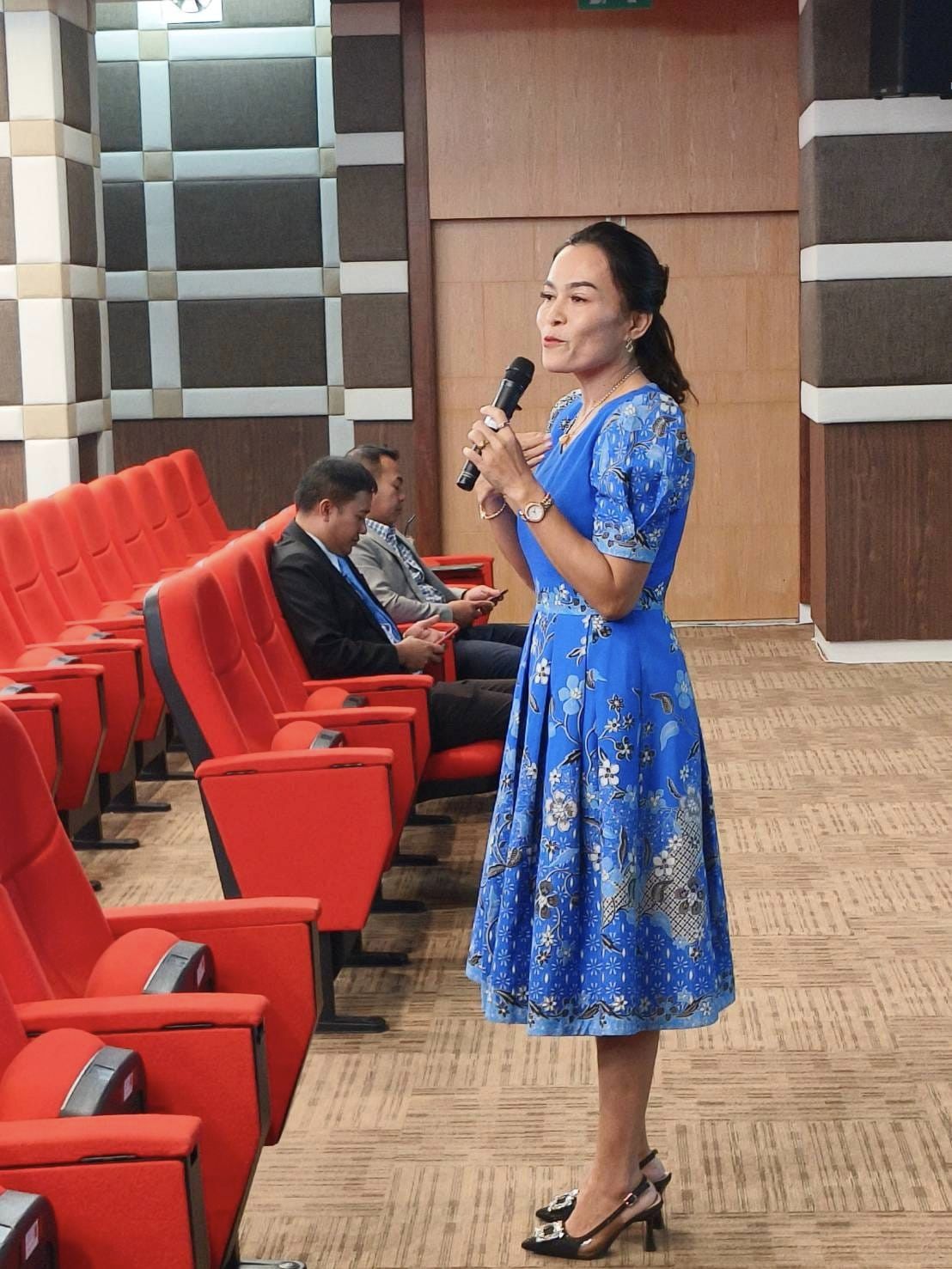 อบรมเชิงปฏิบัติการ  "การ​จัดการ​เรียน​รู้เชิงรุก"  (Active Learning) โดย นางสุนันทา สุวรรณ​ะ