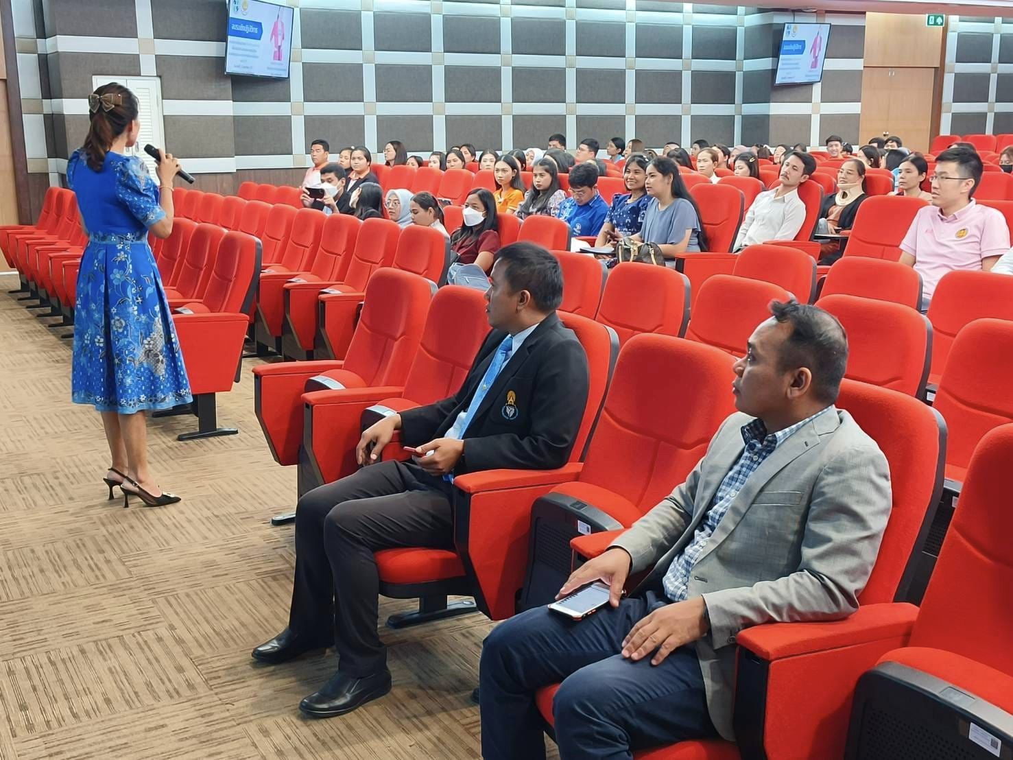 อบรมเชิงปฏิบัติการ  "การ​จัดการ​เรียน​รู้เชิงรุก"  (Active Learning) โดย นางสุนันทา สุวรรณ​ะ
