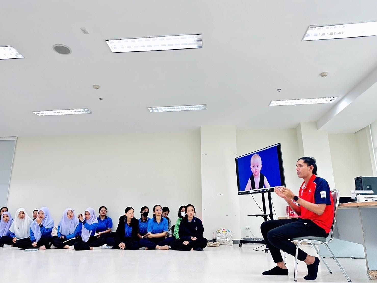 การจัดประสบการณ์ด้านร่างกายและการเคลื่อนไหวสำหรับเด็กปฐมวัย ให้กับนิสิตหลักสูตรการศึกษาบัณฑิต สาขาวิชาการศึกษา วิชาเอกการศึกษาปฐมวัย