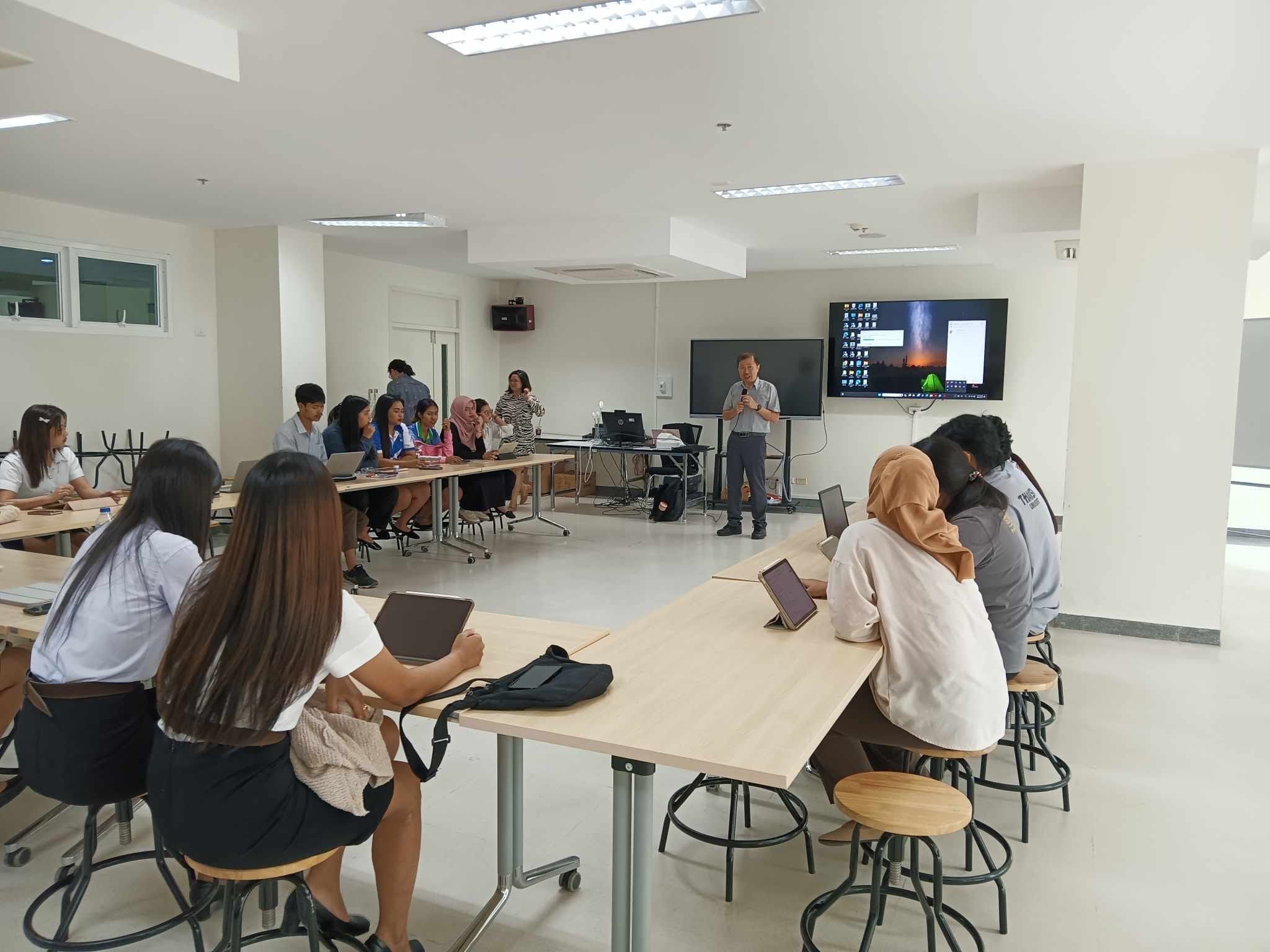 Dean​ of​ International, Hon-Man Lee, Ph.D. บรรยาย​พิเศษ​ในหัวข้อ "The Application of Novel Palladium Complexes in Catalysis of Unreactive Substrates"
