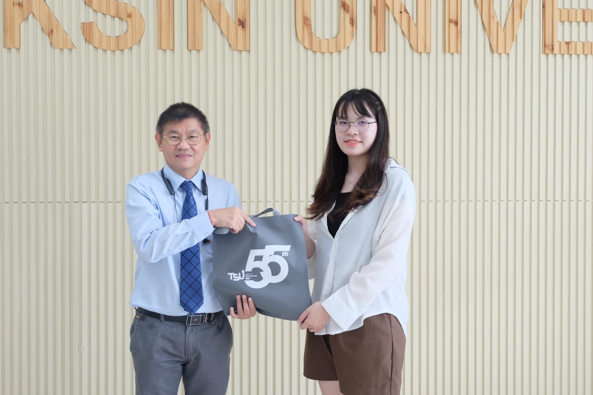 ต้อนรับ Dean for  International Relations, Prof.Hon-Man Lee, (Ph.D.)​ and​ Division Head​ Office​ of​ Inนักศึกษา​แลกเปลี่ยนจากมหาวิทยาลัย National​ Changhua​ University