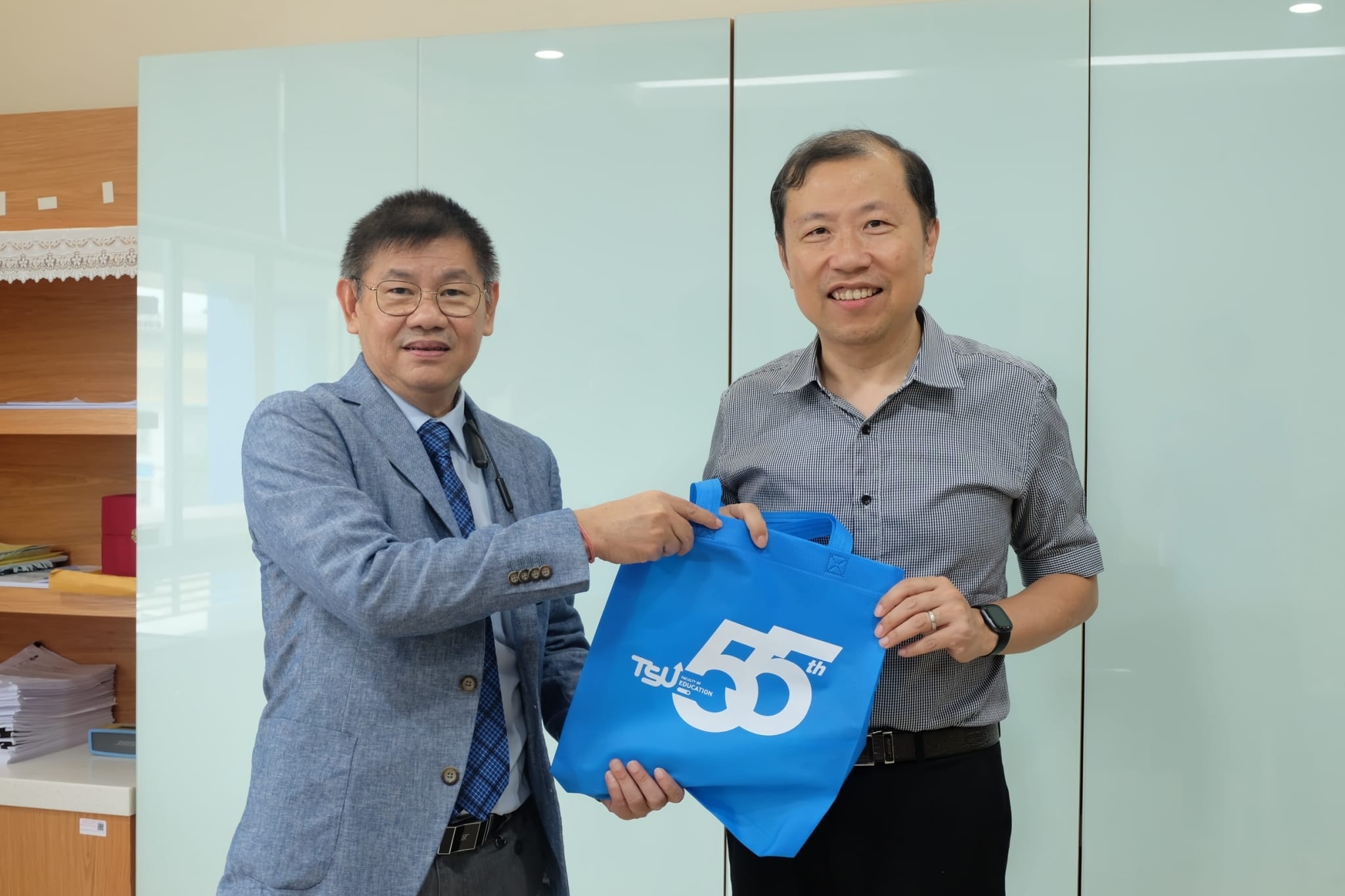 ต้อนรับ Dean for  International Relations, Prof.Hon-Man Lee, (Ph.D.)​ and​ Division Head​ Office​ of​ Inนักศึกษา​แลกเปลี่ยนจากมหาวิทยาลัย National​ Changhua​ University