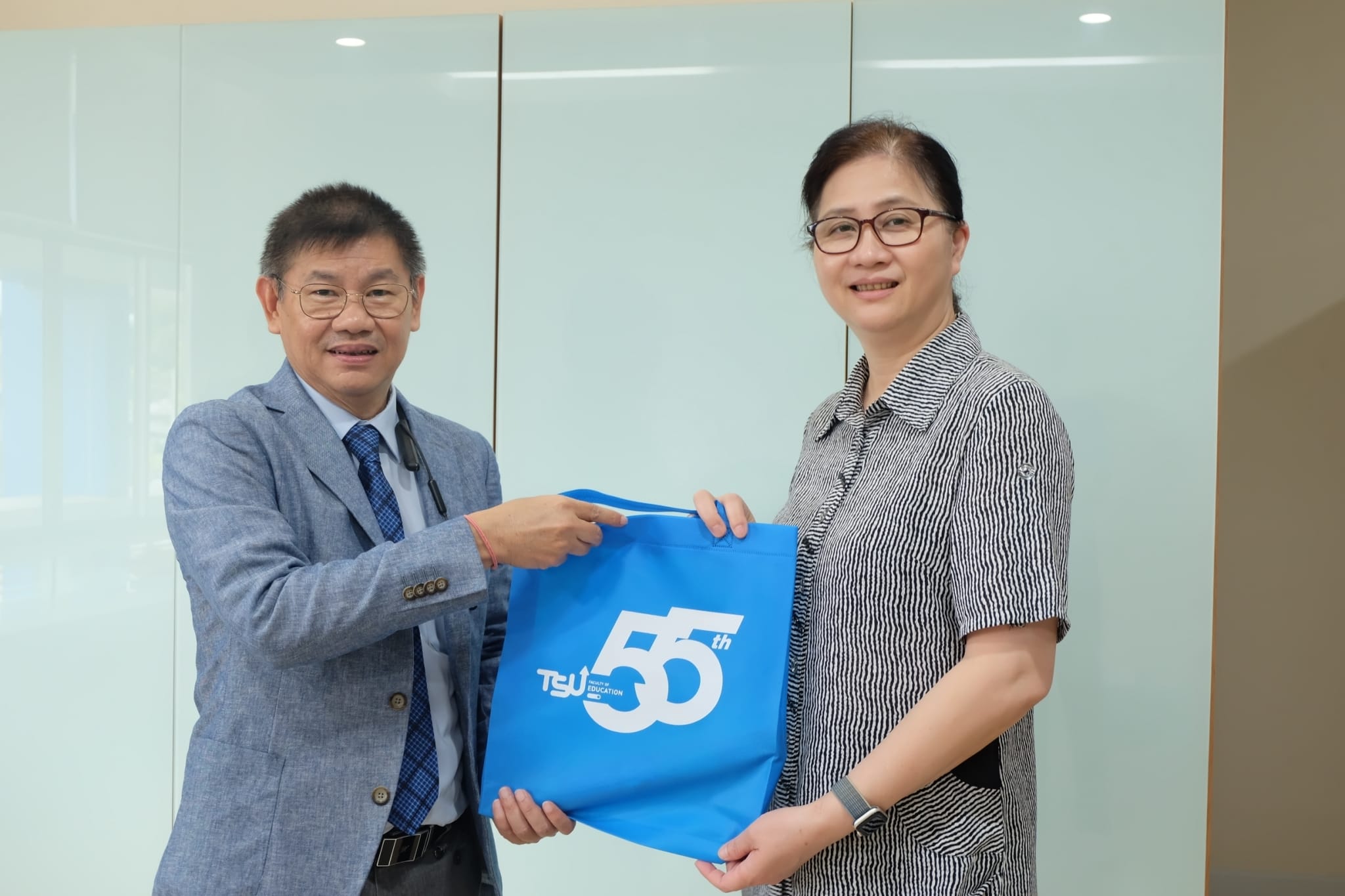 ต้อนรับ Dean for  International Relations, Prof.Hon-Man Lee, (Ph.D.)​ and​ Division Head​ Office​ of​ Inนักศึกษา​แลกเปลี่ยนจากมหาวิทยาลัย National​ Changhua​ University