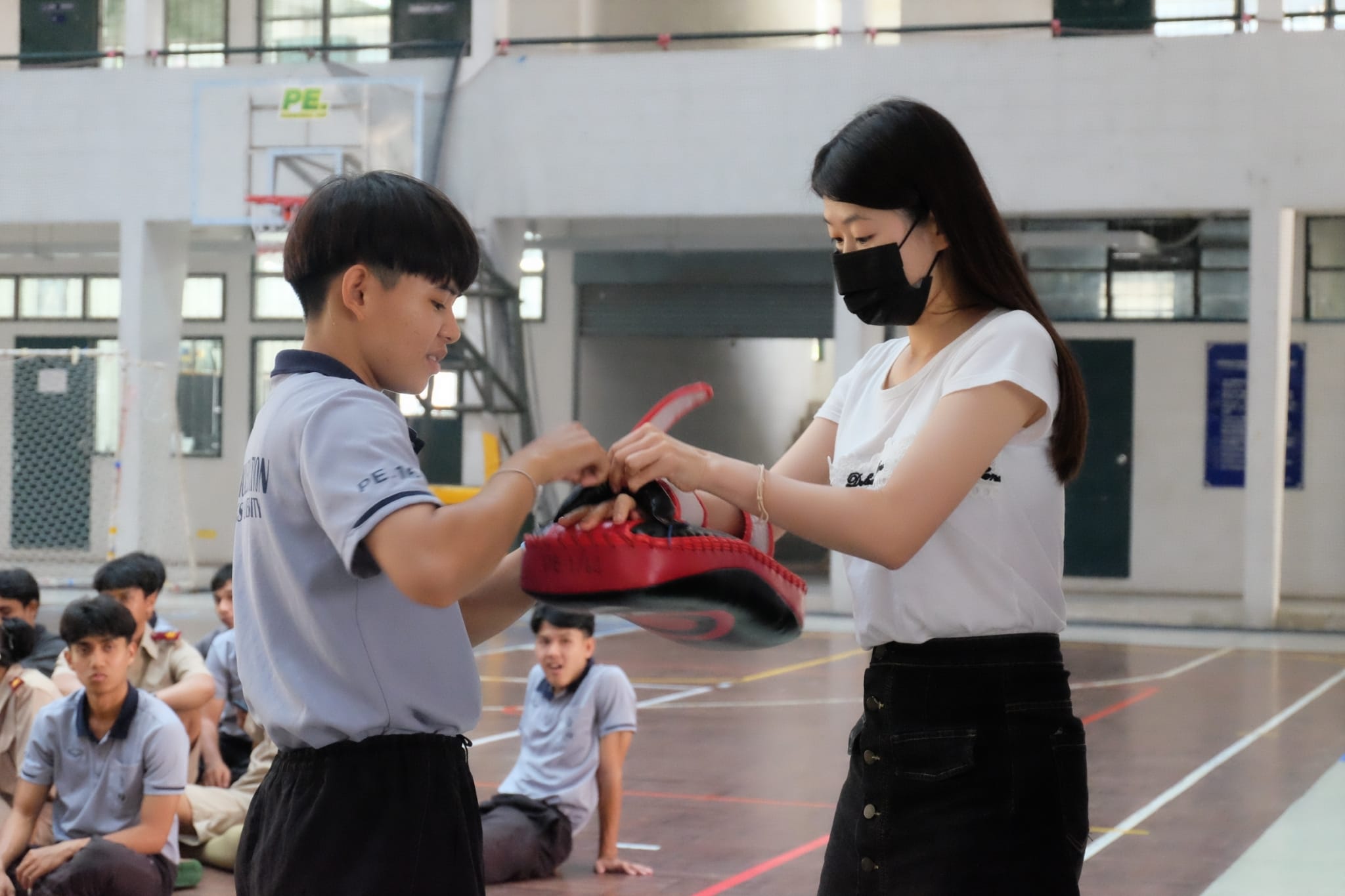 อาจารย์ ดร.สิงหา ตุลยกุล ให้ความรู้ และแลกเปลี่ยน​ประสบการณ์ ในชั้นเรียนพลศึกษา​และ​สุขศึกษา แก่​นักศึกษา​แลกเปลี่ยนจากมหาวิทยาลัย National​ Changhua​ University