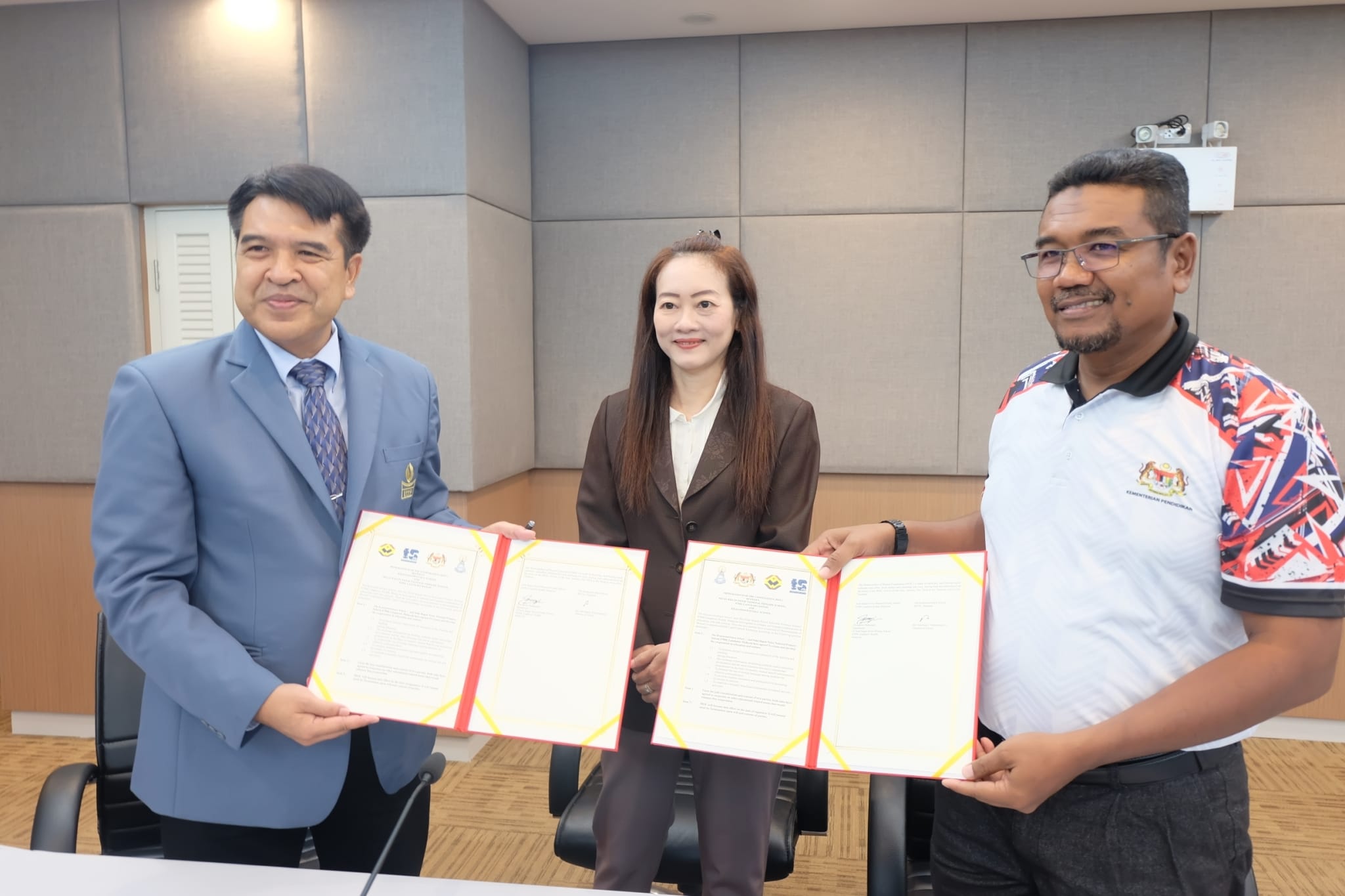 พิธีลงนามบันทึก​ข้อตกลง​ความร่วมมือทางวิชาการ ระหว่าง​คณะศึก​ษา​ศาสตร์​ และ Selat Bagan Nyior National​ Primary School​ Langkawi Kedah, Malaysia.