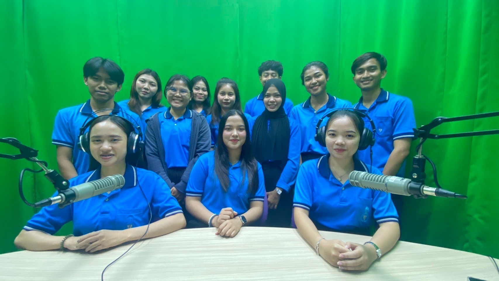 นิสิตสาขาวิชาเทคโนโลยีและสื่อสารการศึกษา เข้าไปศึกษาดูงาน สถานีวิทยุกระจายเสียง ในจังหวัดสงขลา
