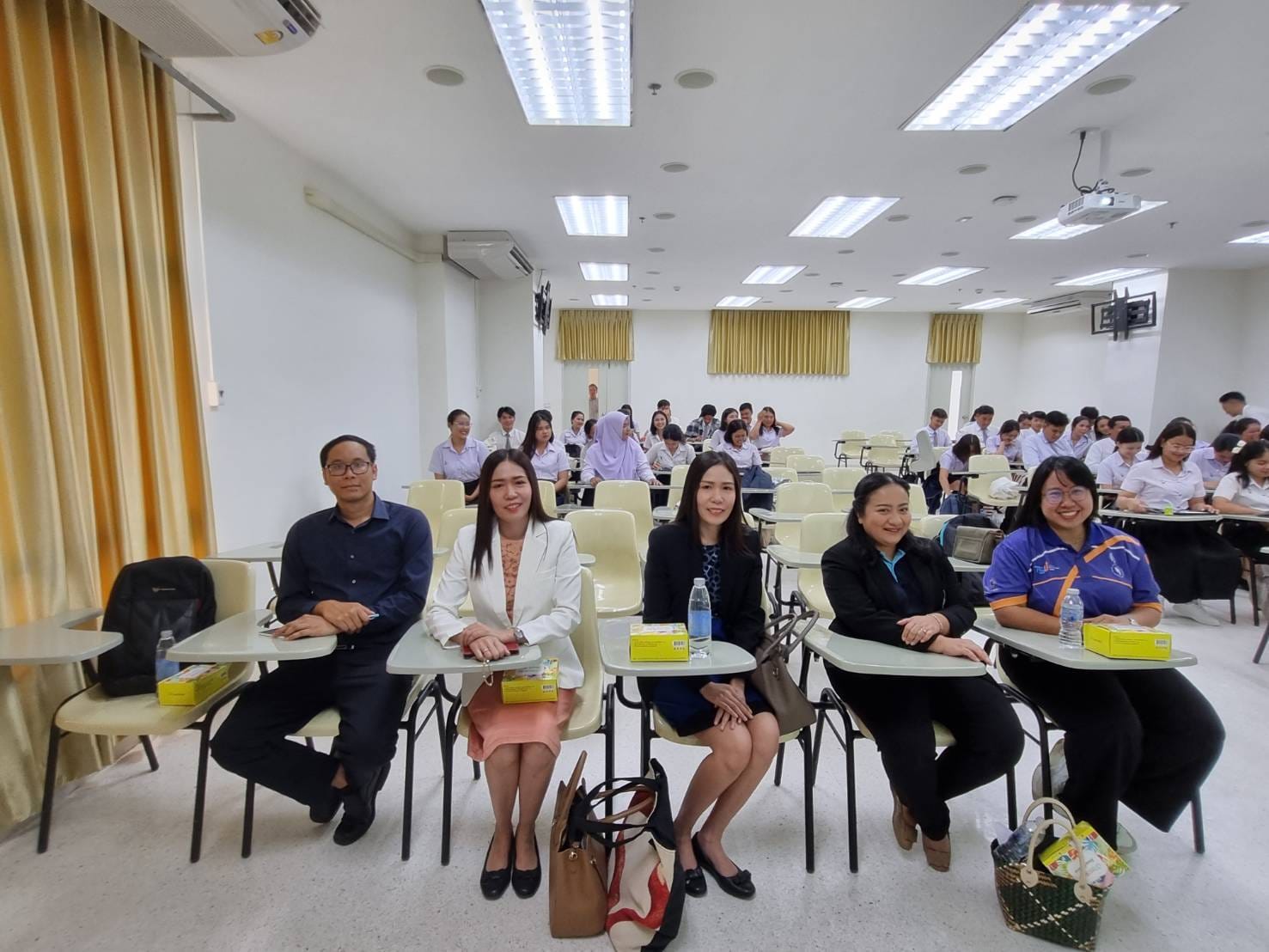 สาขาวิชาการสอนศิลปศาสตร์ จัดโครงการการเชื่อมโยงห้องเรียนสังคมศึกษา กับการเรียนรู้โดยใช้ชุมชนเป็นฐาน