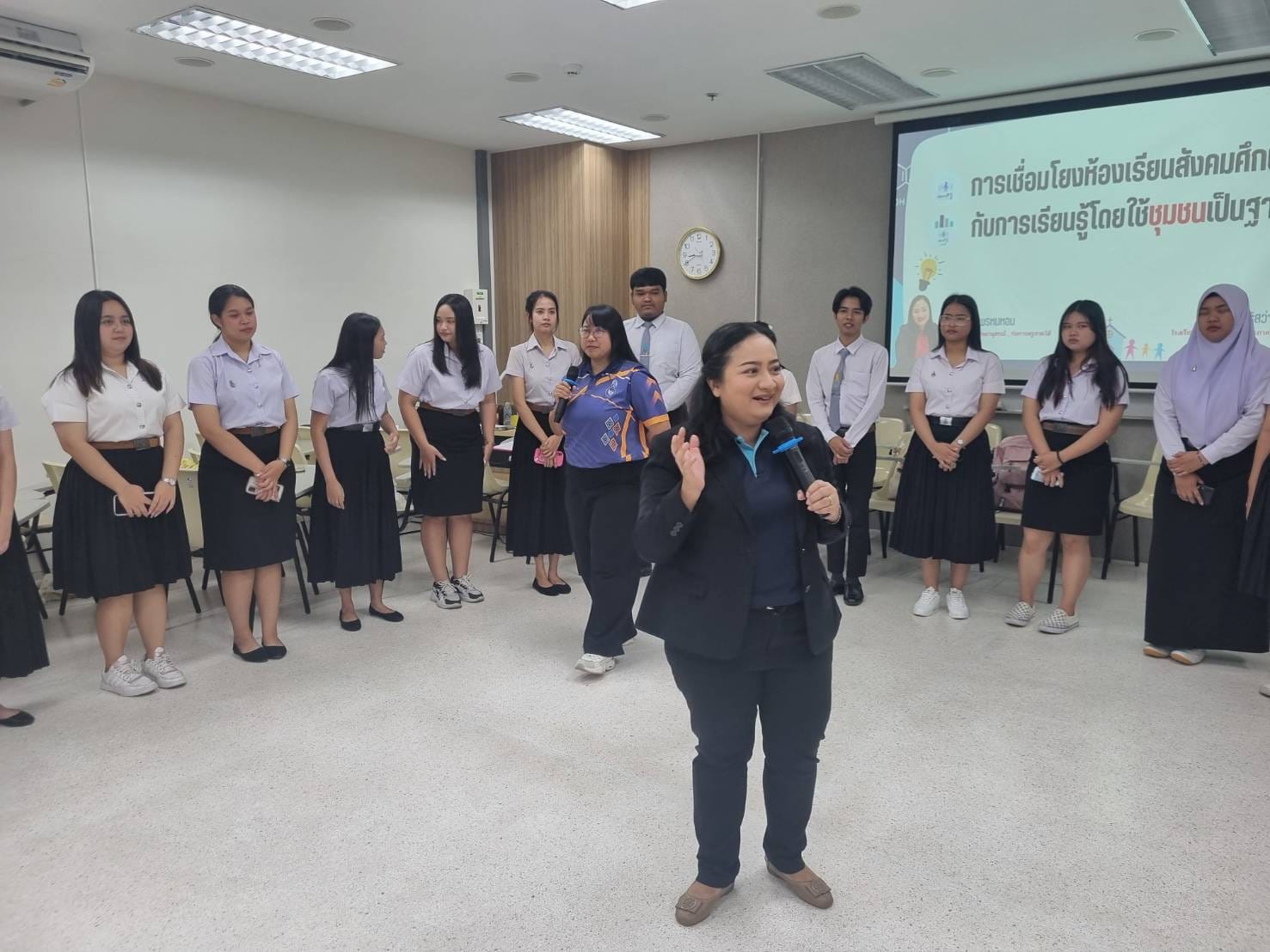 สาขาวิชาการสอนศิลปศาสตร์ จัดโครงการการเชื่อมโยงห้องเรียนสังคมศึกษา กับการเรียนรู้โดยใช้ชุมชนเป็นฐาน
