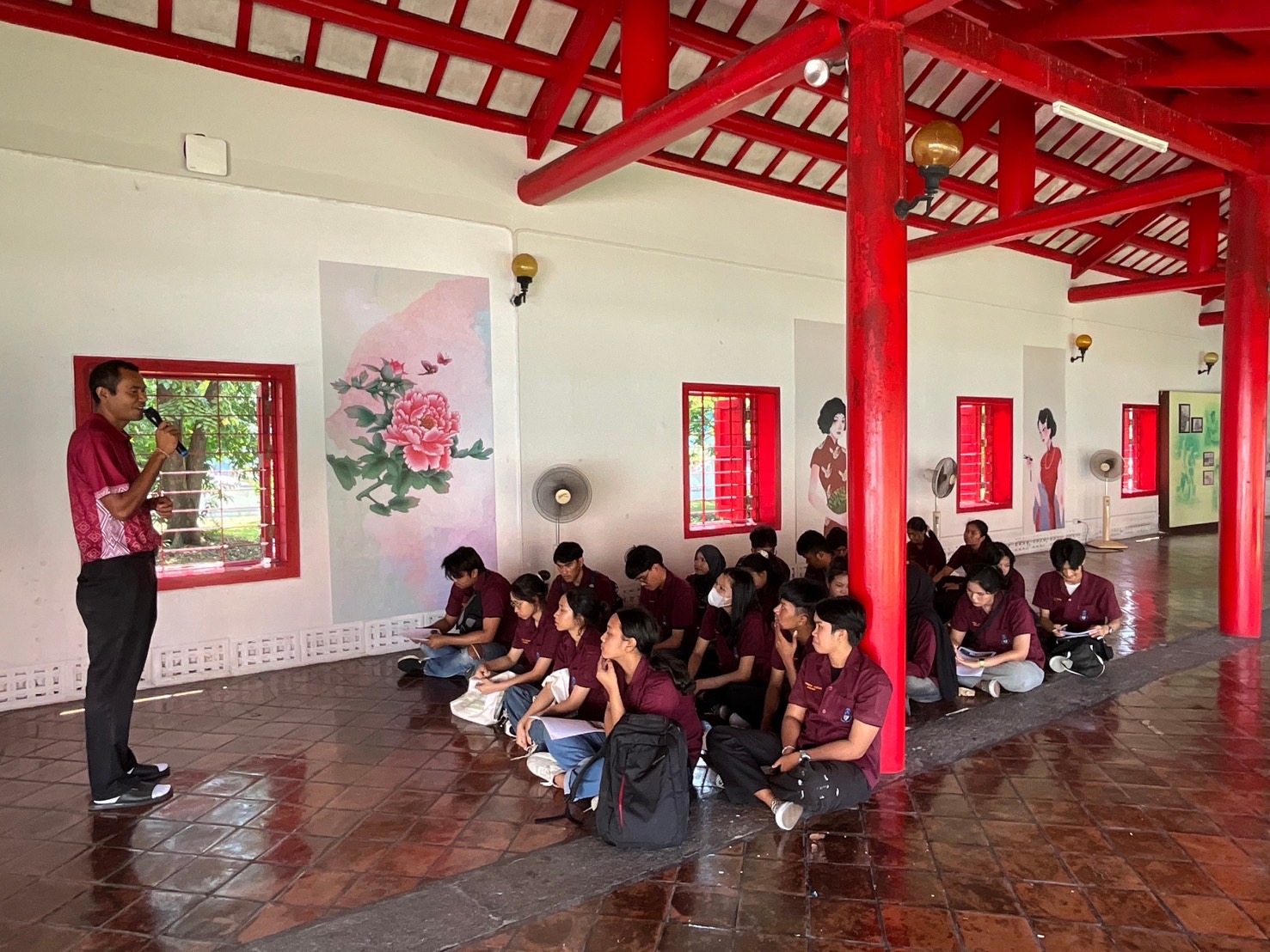 นิสิตชั้นปีที่ 3 ศิลปศึกษา (Art Education)  เข้าชมและศึกษาเรียนรู้งานศิลปะพื้นถิ่น  ศิลปะประจำชาติ ณ พิพิธภัณฑสถานแห่งชาติ สงขลา
