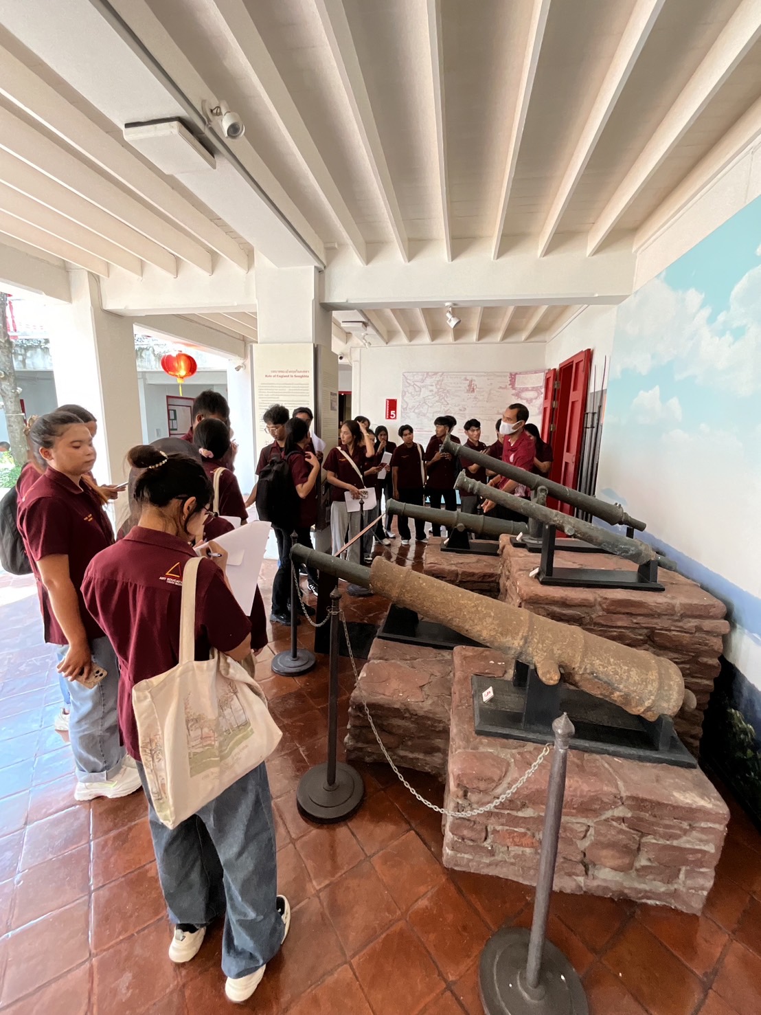 นิสิตชั้นปีที่ 3 ศิลปศึกษา (Art Education)  เข้าชมและศึกษาเรียนรู้งานศิลปะพื้นถิ่น  ศิลปะประจำชาติ ณ พิพิธภัณฑสถานแห่งชาติ สงขลา