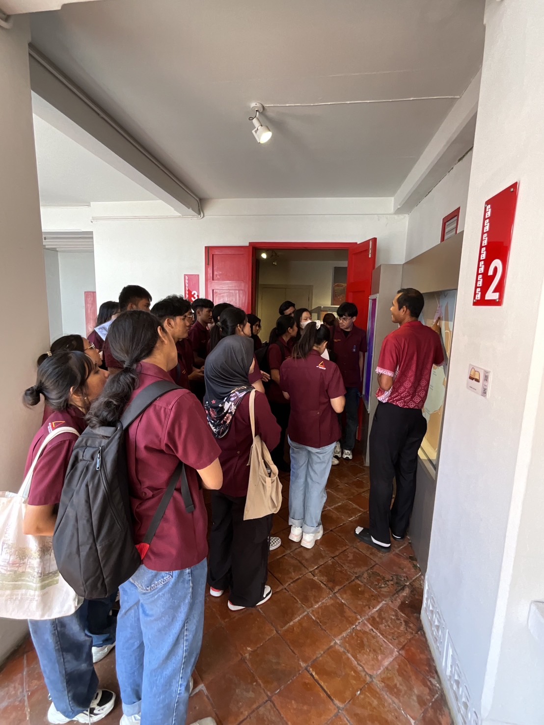 นิสิตชั้นปีที่ 3 ศิลปศึกษา (Art Education)  เข้าชมและศึกษาเรียนรู้งานศิลปะพื้นถิ่น  ศิลปะประจำชาติ ณ พิพิธภัณฑสถานแห่งชาติ สงขลา