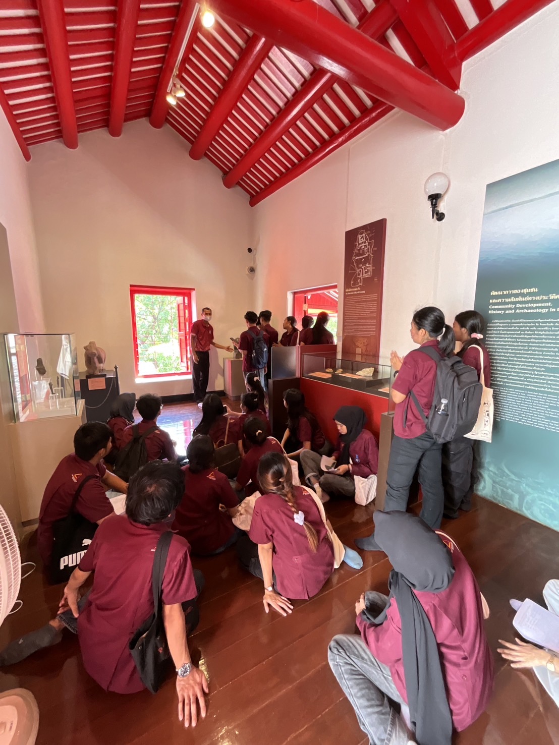 นิสิตชั้นปีที่ 3 ศิลปศึกษา (Art Education)  เข้าชมและศึกษาเรียนรู้งานศิลปะพื้นถิ่น  ศิลปะประจำชาติ ณ พิพิธภัณฑสถานแห่งชาติ สงขลา