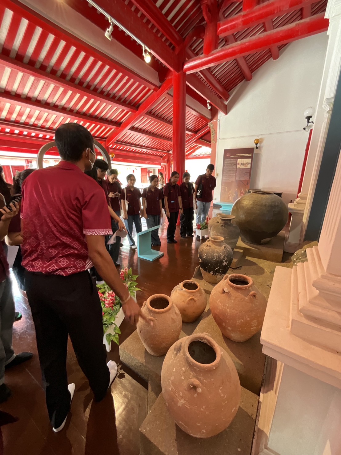 นิสิตชั้นปีที่ 3 ศิลปศึกษา (Art Education)  เข้าชมและศึกษาเรียนรู้งานศิลปะพื้นถิ่น  ศิลปะประจำชาติ ณ พิพิธภัณฑสถานแห่งชาติ สงขลา