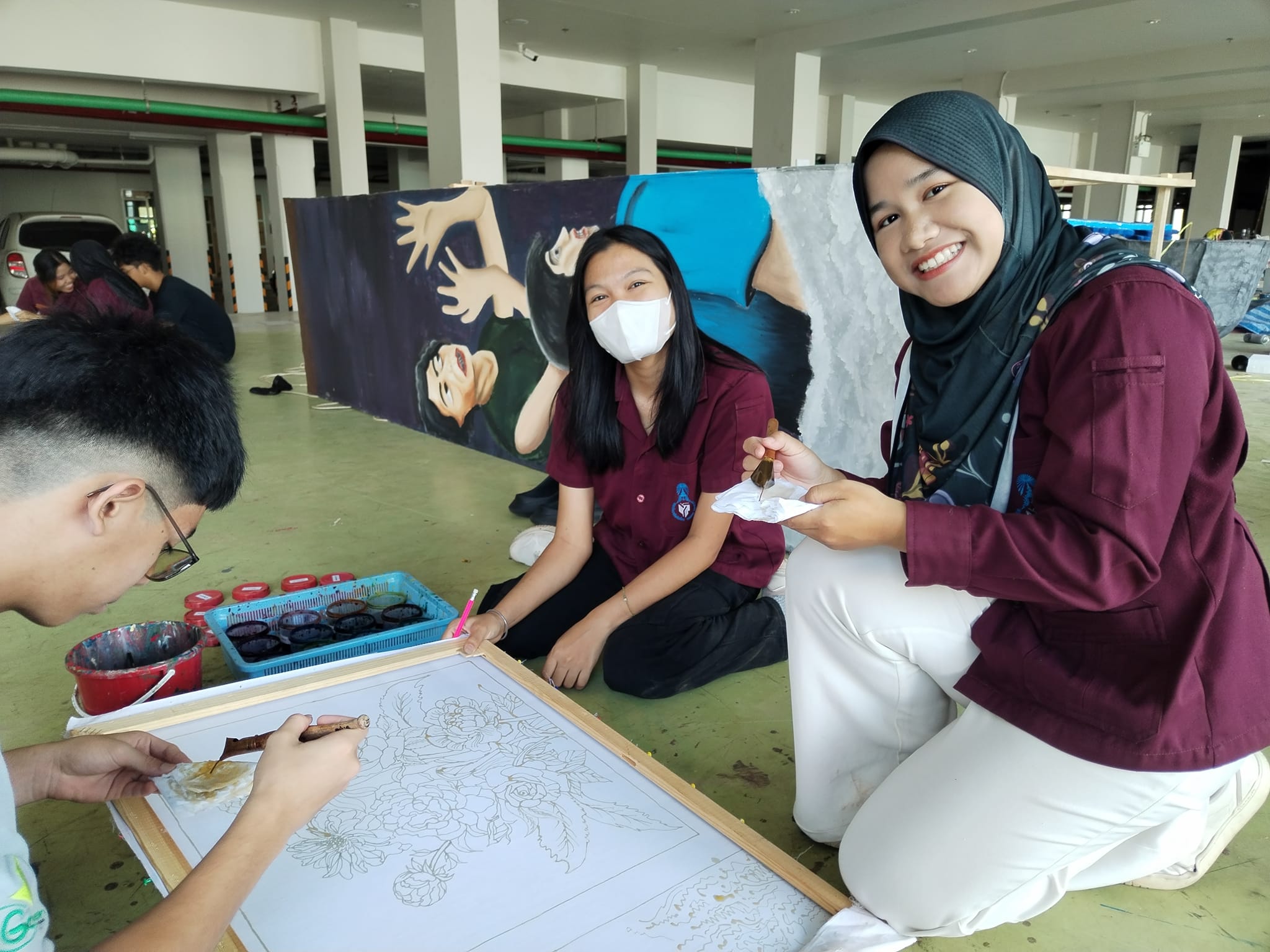 อาจารย์​กิตติศักดิ์​ ธรรมอภิบาล ให้ความรู้​ แนะนำและฝึกปฏิบัติ ​เรื่อง"บาติกเบื้องต้น​สำหรับครู"