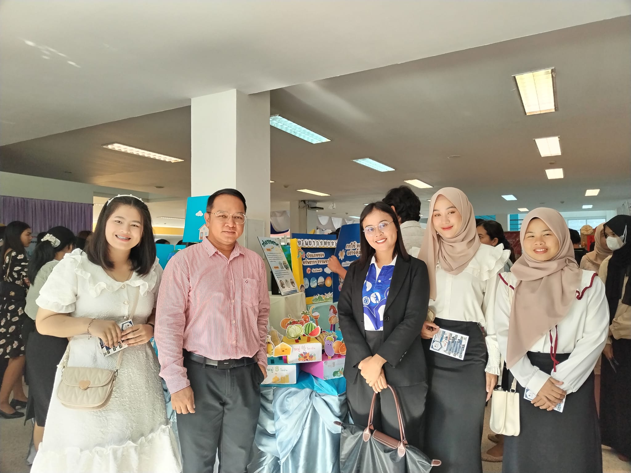 นิสิตสา​ขาการศึกษา​ การประถม​ศึกษา​  ร่วมจัด​แสดง​ผลงาน "เวทีวิชาการ​ มอ.ว.ครั้ง 1"