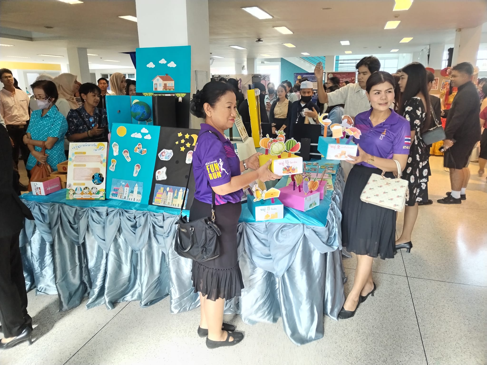 นิสิตสา​ขาการศึกษา​ การประถม​ศึกษา​  ร่วมจัด​แสดง​ผลงาน "เวทีวิชาการ​ มอ.ว.ครั้ง 1"
