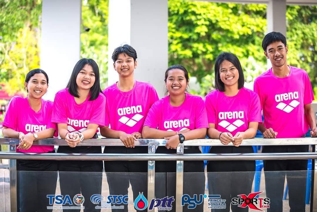 นิสิตสาขาพลศึกษาและสุขศึกษา ปฏิบัติหน้าที่ผู้ช่วยผู้ตัดสิน การแข่งขันว่ายน้ำชิงชนะเลิศแห่งประเทศไทย ภาค4   ประจำปี 2567​ PTT Thailand Swimming Championships 2024