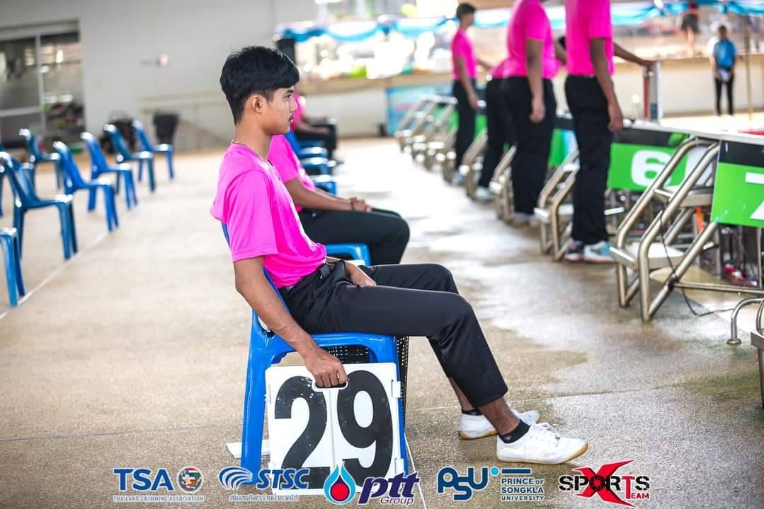นิสิตสาขาพลศึกษาและสุขศึกษา ปฏิบัติหน้าที่ผู้ช่วยผู้ตัดสิน การแข่งขันว่ายน้ำชิงชนะเลิศแห่งประเทศไทย ภาค4   ประจำปี 2567​ PTT Thailand Swimming Championships 2024