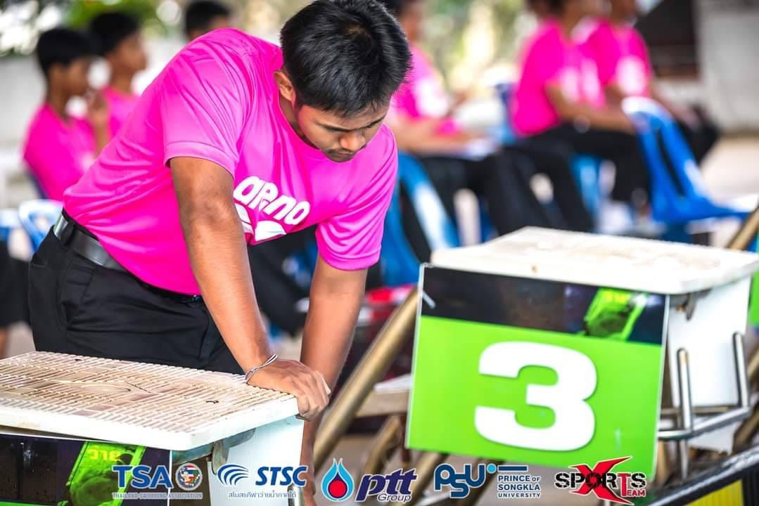 นิสิตสาขาพลศึกษาและสุขศึกษา ปฏิบัติหน้าที่ผู้ช่วยผู้ตัดสิน การแข่งขันว่ายน้ำชิงชนะเลิศแห่งประเทศไทย ภาค4   ประจำปี 2567​ PTT Thailand Swimming Championships 2024