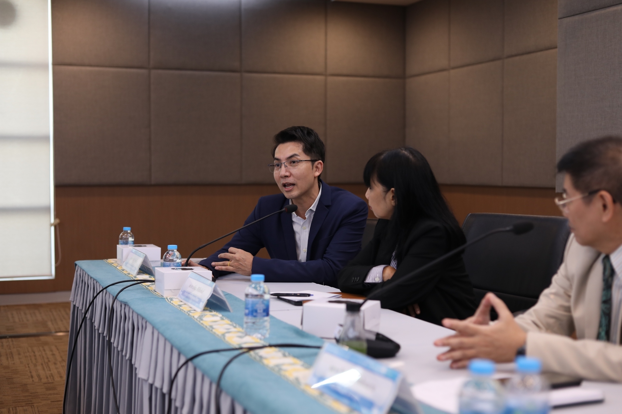 คณะผู้บริหาร คณาจารย์สาขาวิชาหลักสูตรและการสอนต้อนรับคณาจารย์ คณะศึกษาศาสตร์ มหาวิทยาลัยศิลปากร
