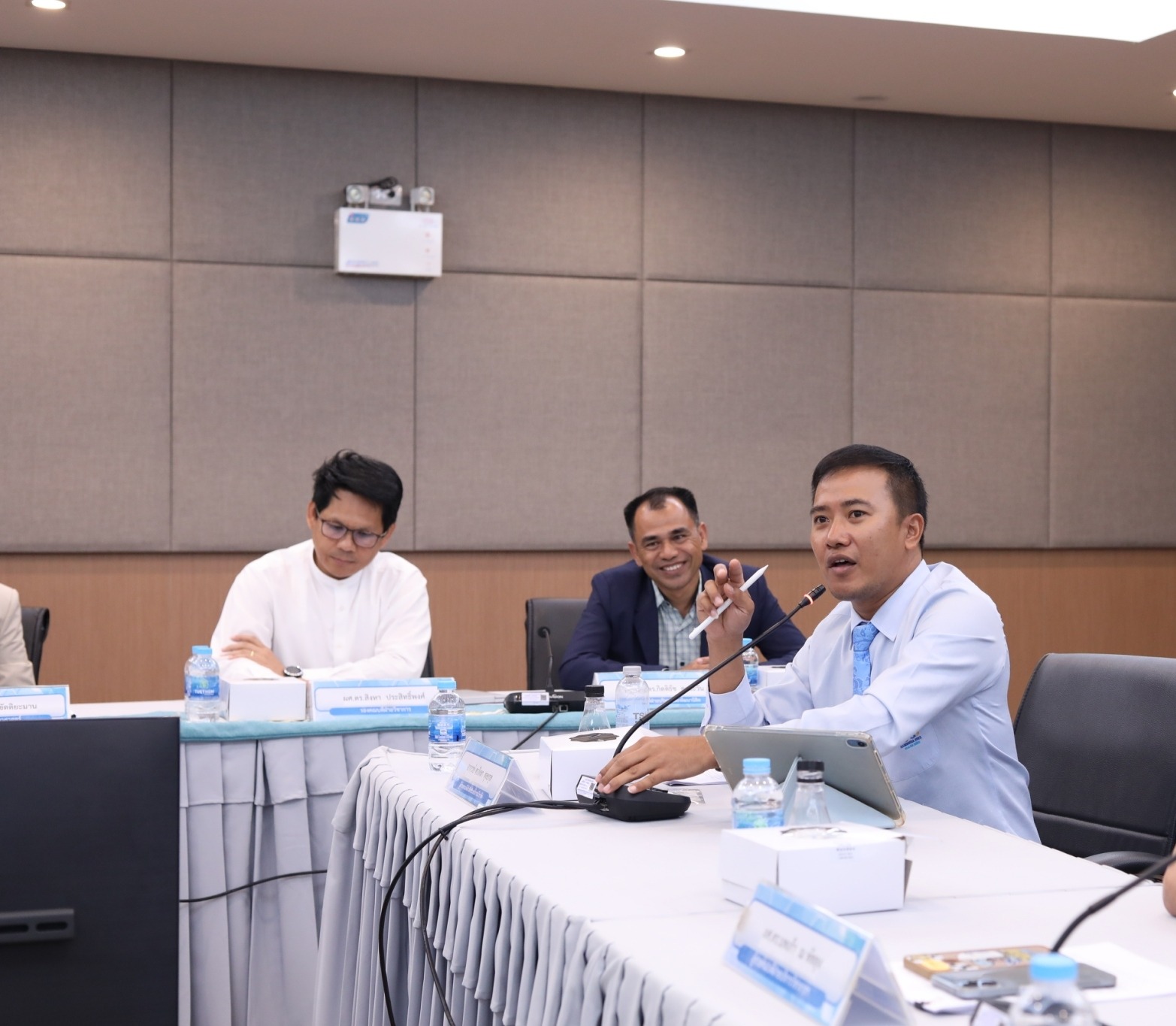 คณะผู้บริหาร คณาจารย์สาขาวิชาหลักสูตรและการสอนต้อนรับคณาจารย์ คณะศึกษาศาสตร์ มหาวิทยาลัยศิลปากร