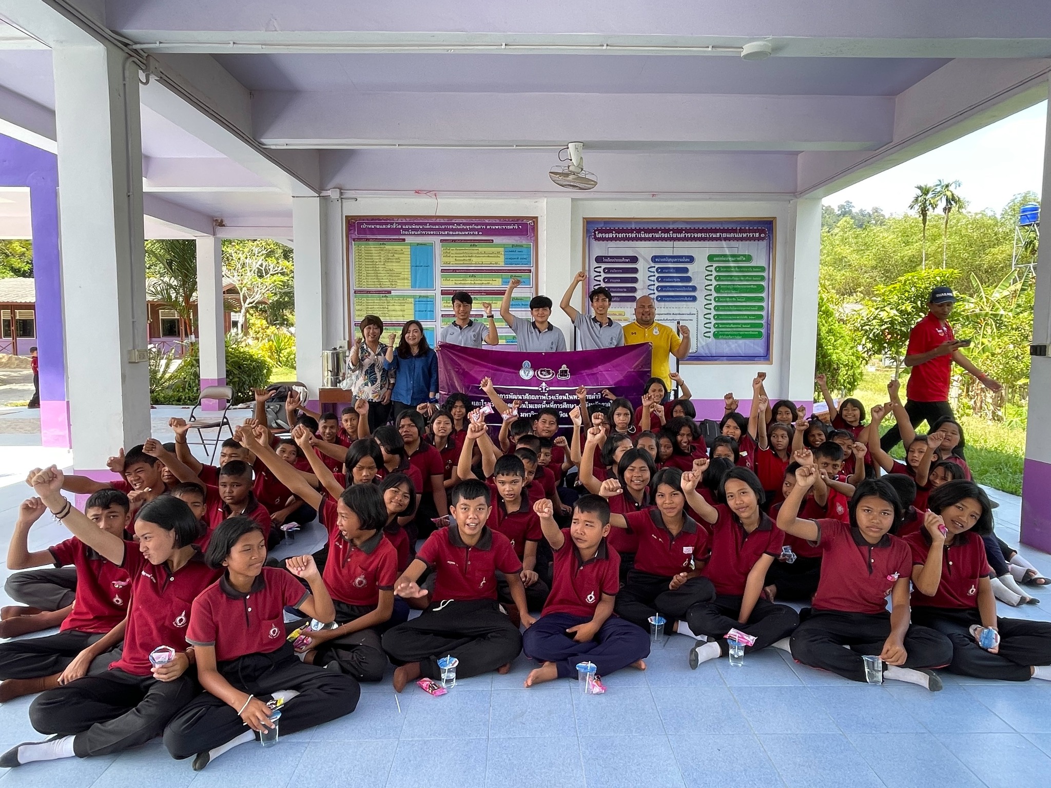 โครงการพัฒนาศักยภาพโรงเรียน ในพระราชดำริและโรงเรียนขาดแคลน ในเขตพื้นที่การศึกษา 4 จังหวัดภาคใต้  มหาวิทยาลัยทักษิณ ได้จัดโครงการการ พัฒนาสุขภาวะที่เอื้อต่อการเรียนรู้ ด้วยการทดสอบสมรรถภาพร่างกาย ตามเกณฑ์มาตรฐานสำหรับนักเรียน ชั้นประถมศึกษาของโรงเรียนในพระราชดำริฯ