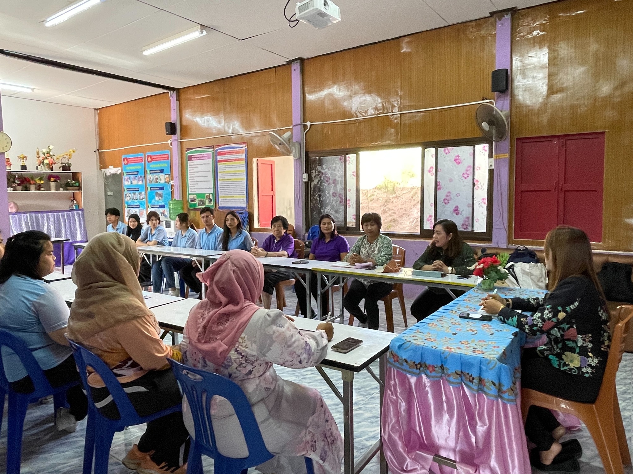 โครงการพัฒนาศักยภาพโรงเรียนในพระราชดำริ และโรงเรียนขาดแคลนในเขตพื้นที่การศึกษา  4 จังหวัดภาคใต้ ได้จัดโครงการการพัฒนาทักษะภาษาอังกฤษ