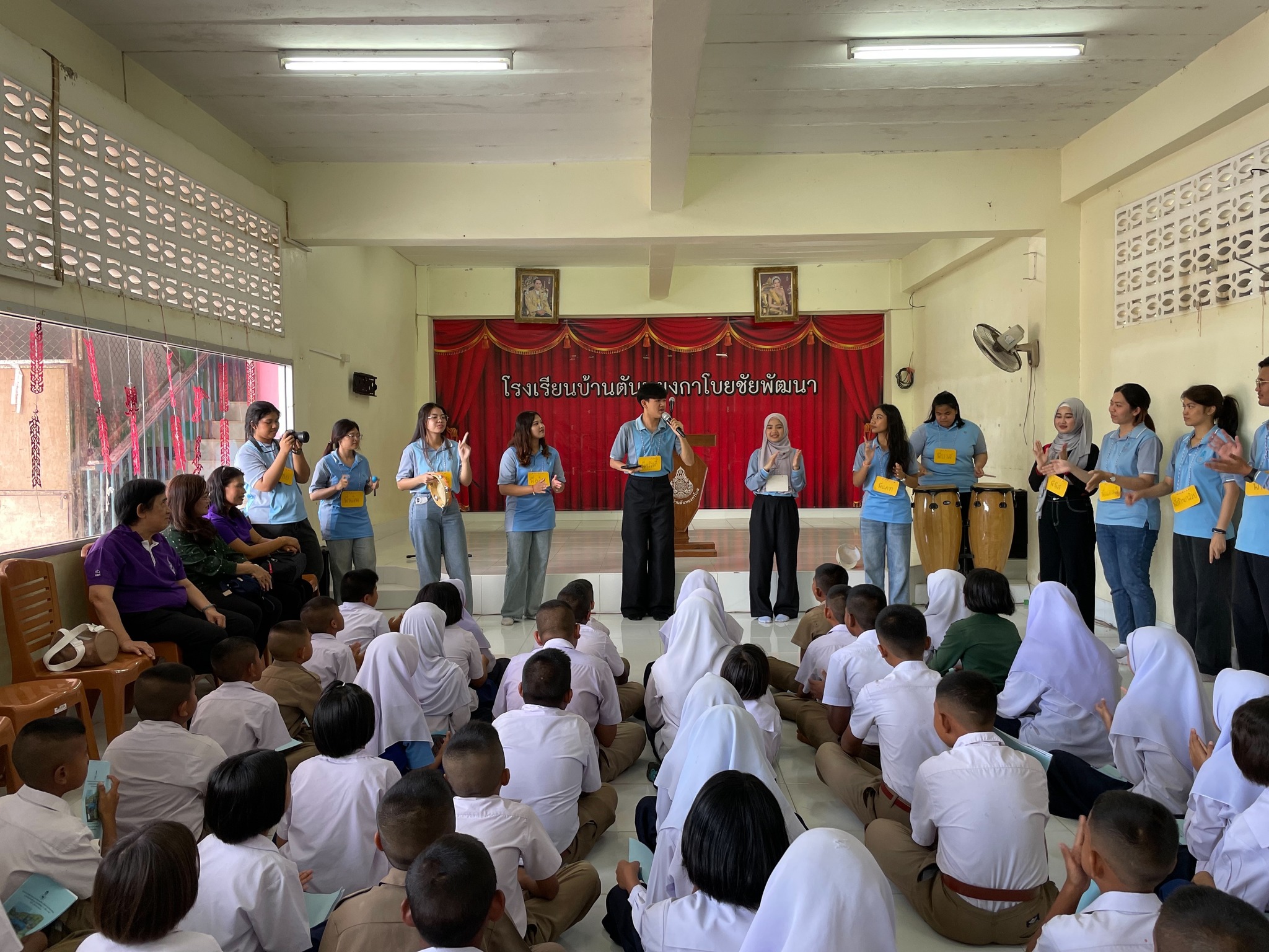 โครงการพัฒนาศักยภาพโรงเรียนในพระราชดำริ และโรงเรียนขาดแคลนในเขตพื้นที่การศึกษา  4 จังหวัดภาคใต้ ได้จัดโครงการการพัฒนาทักษะภาษาอังกฤษ