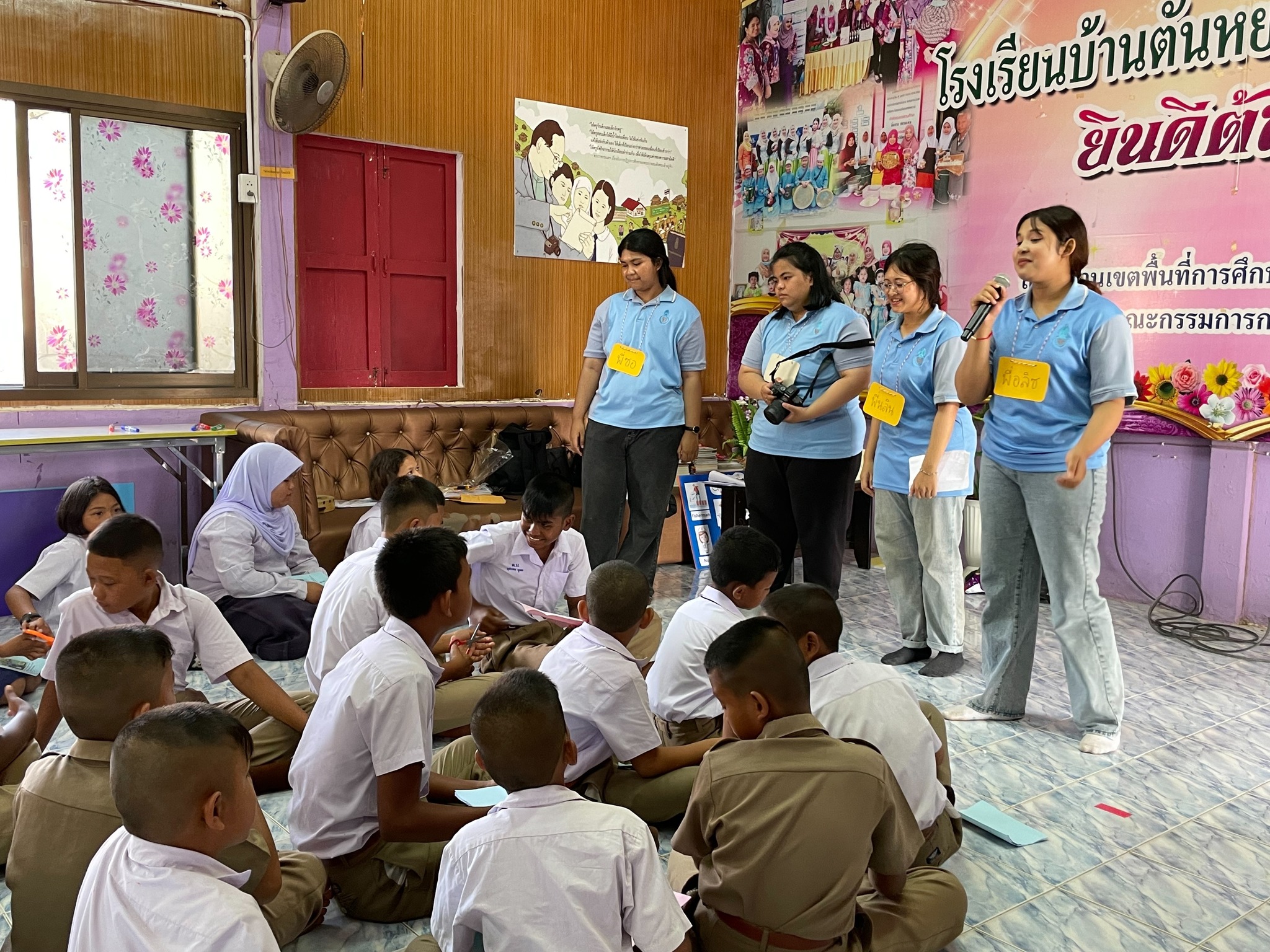 โครงการพัฒนาศักยภาพโรงเรียนในพระราชดำริ และโรงเรียนขาดแคลนในเขตพื้นที่การศึกษา  4 จังหวัดภาคใต้ ได้จัดโครงการการพัฒนาทักษะภาษาอังกฤษ